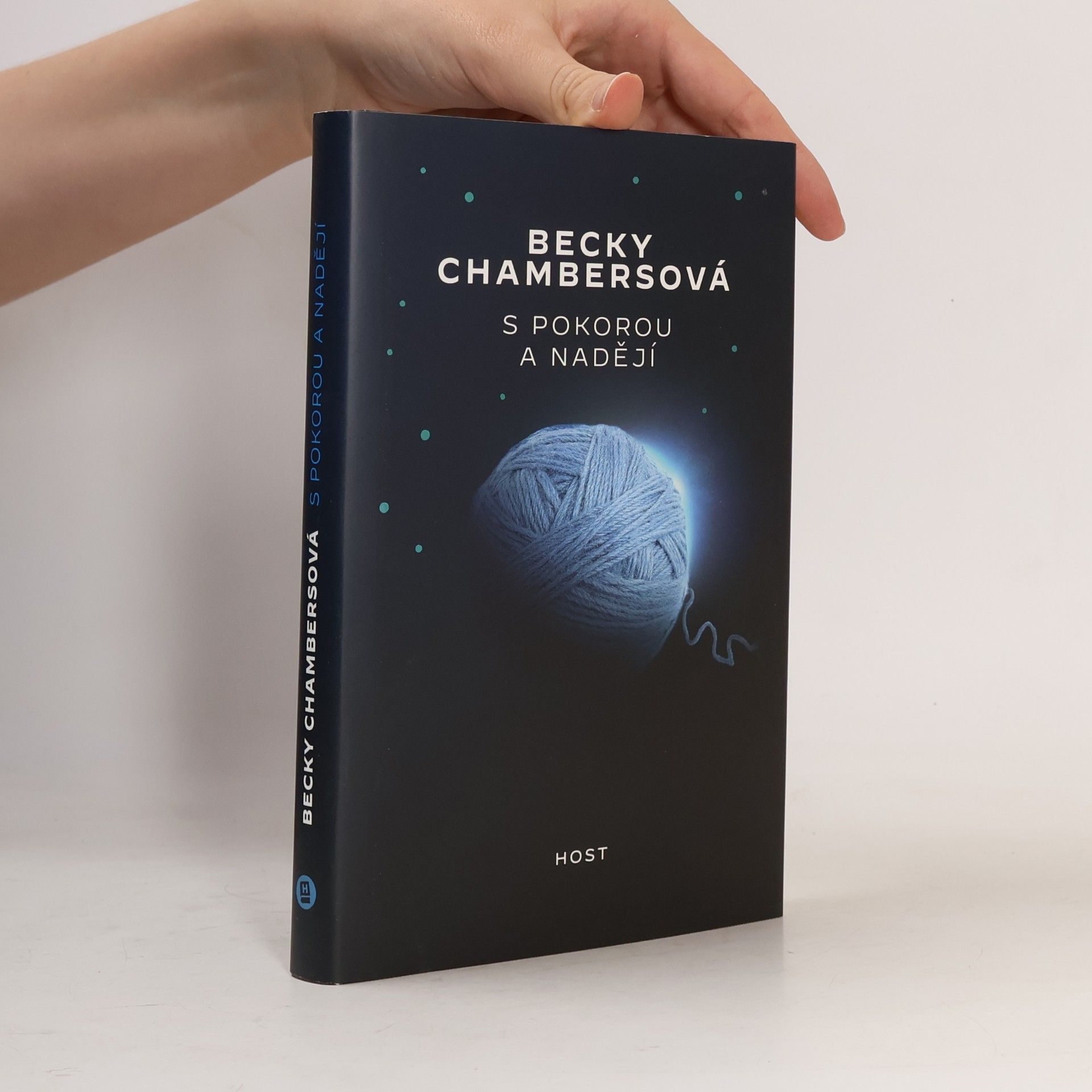 Becky Chambers S pokorou a nadějí
