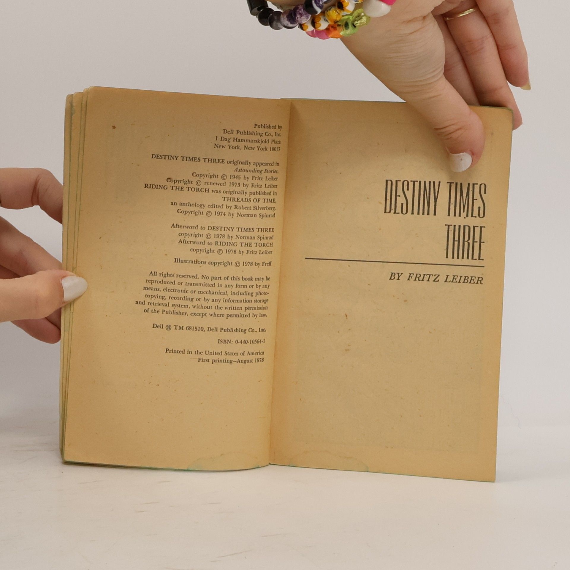 Fritz Leiber Destiny Times Three. Riding the Torch
