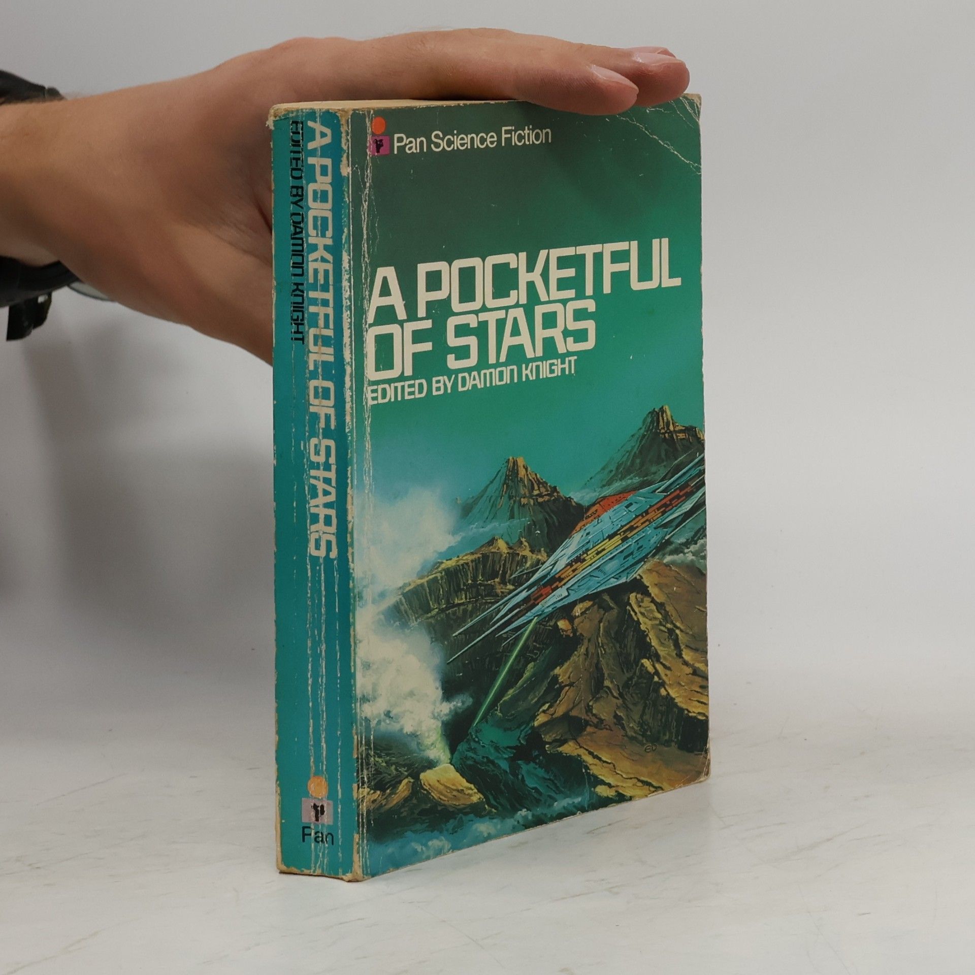 Damon Knight Pan Science Fiction: A Pocketful of Stars