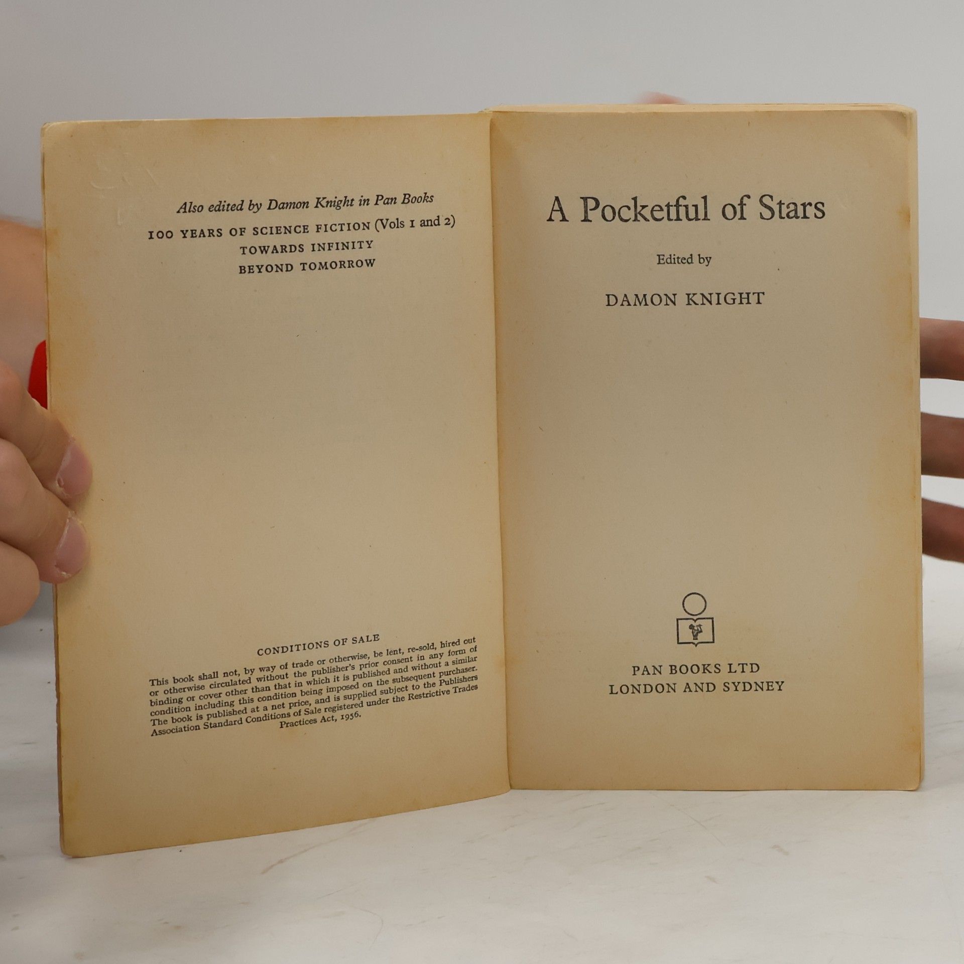 Damon Knight Pan Science Fiction: A Pocketful of Stars