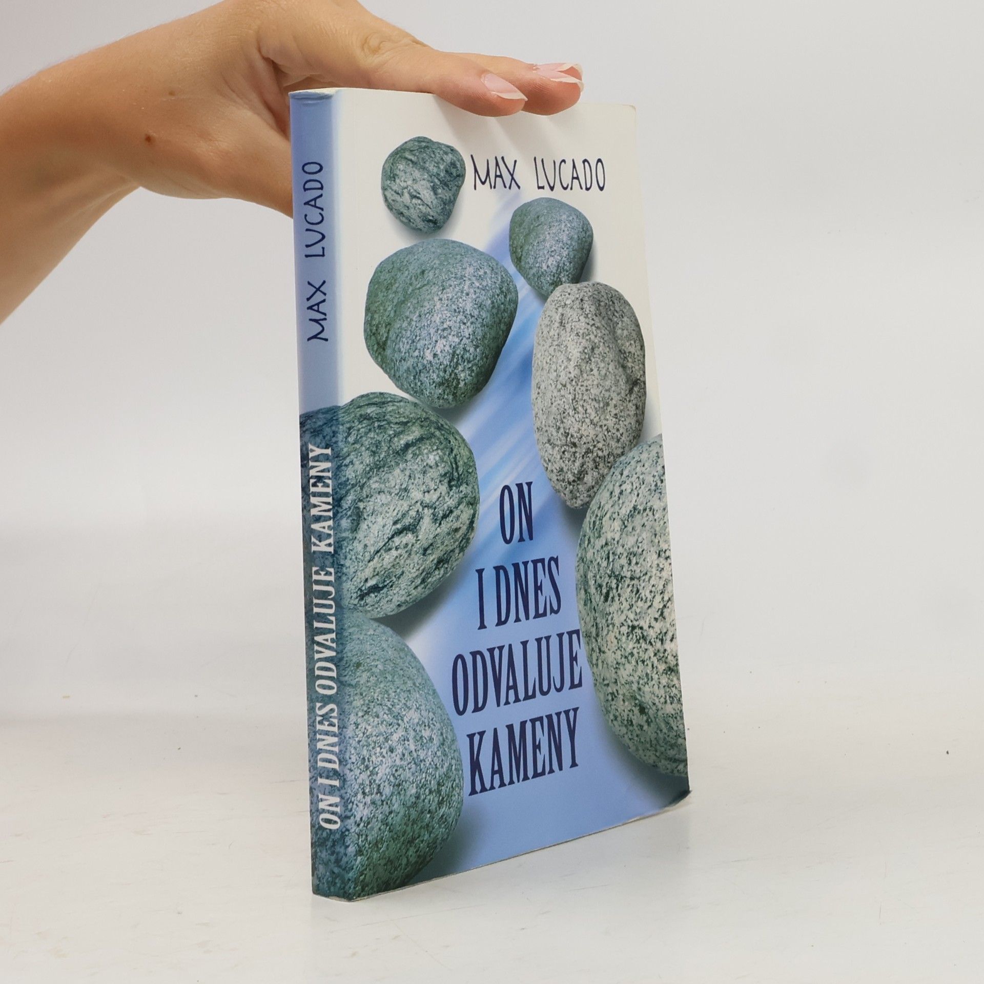 Max Lucado On i dnes odvaluje kameny