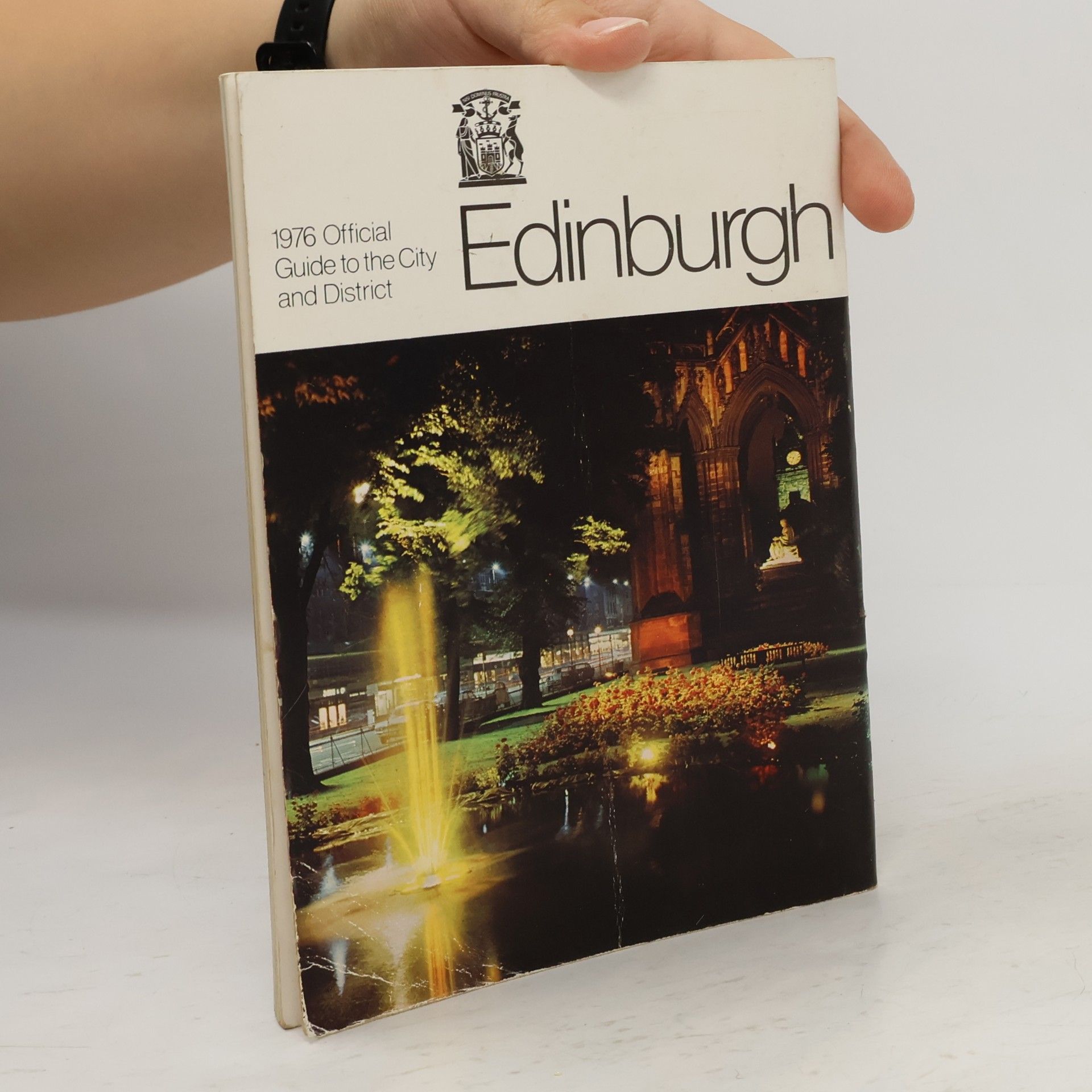 Various authors Edinburgh. Official Guide to the City and Disctrict 1976