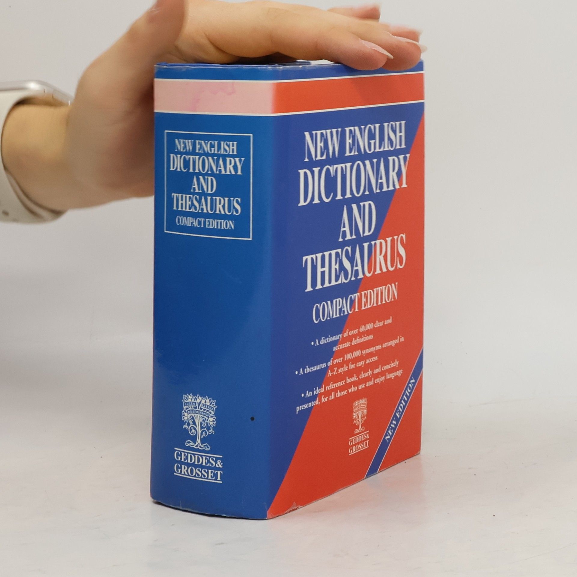 anonym New English Dictionary and Thesaurus