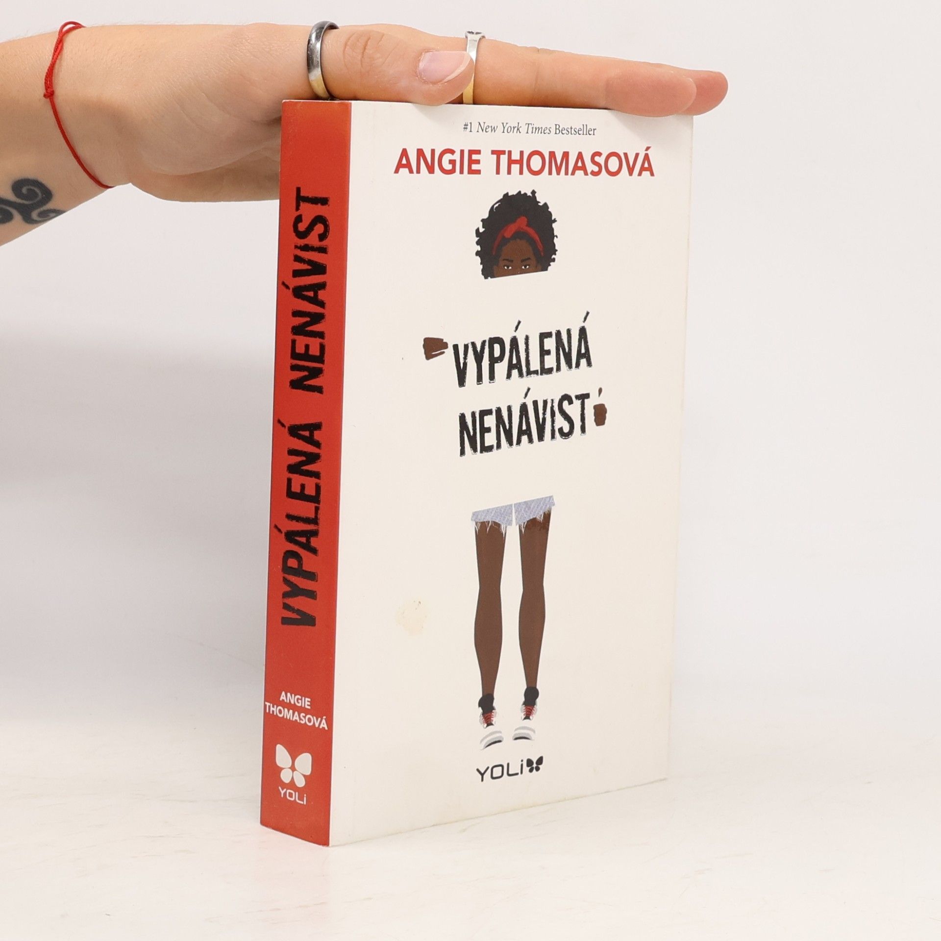 Angie Thomas Vypálená nenávist
