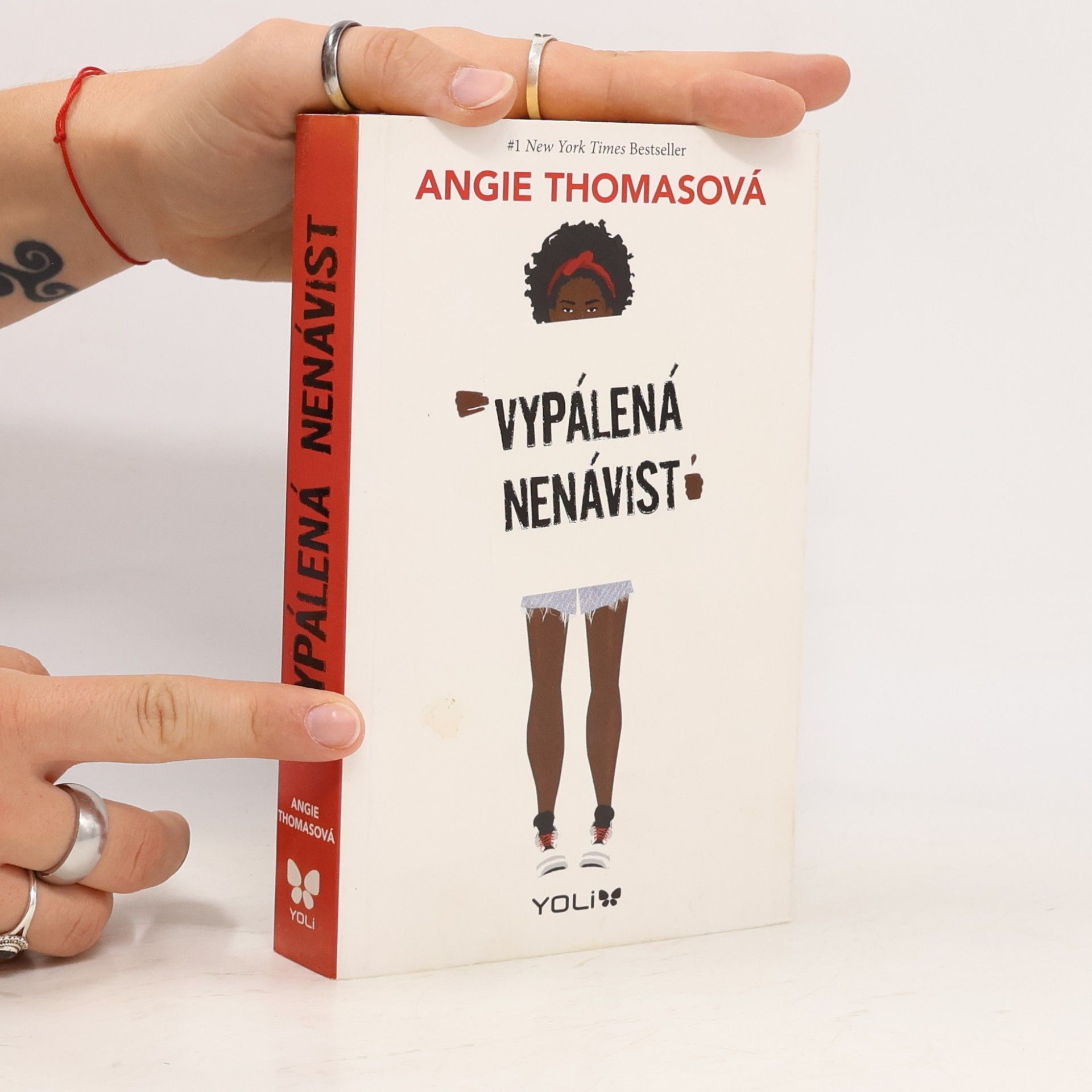 Angie Thomas Vypálená nenávist