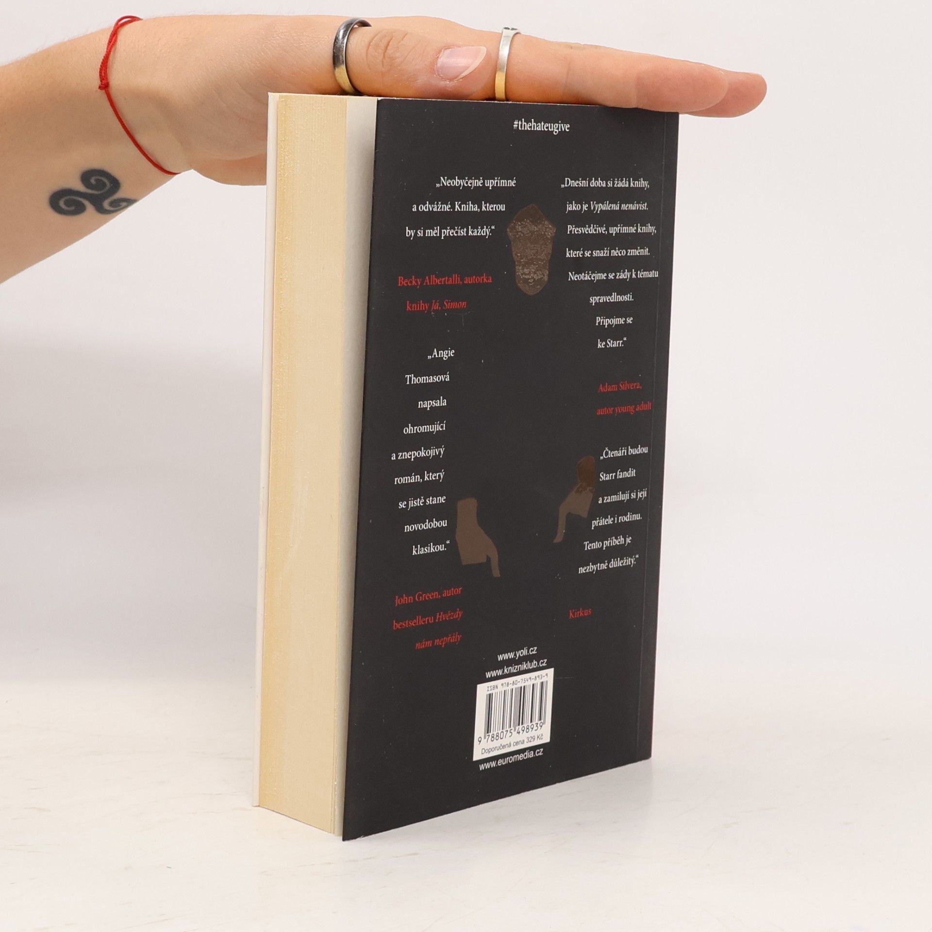 Angie Thomas Vypálená nenávist