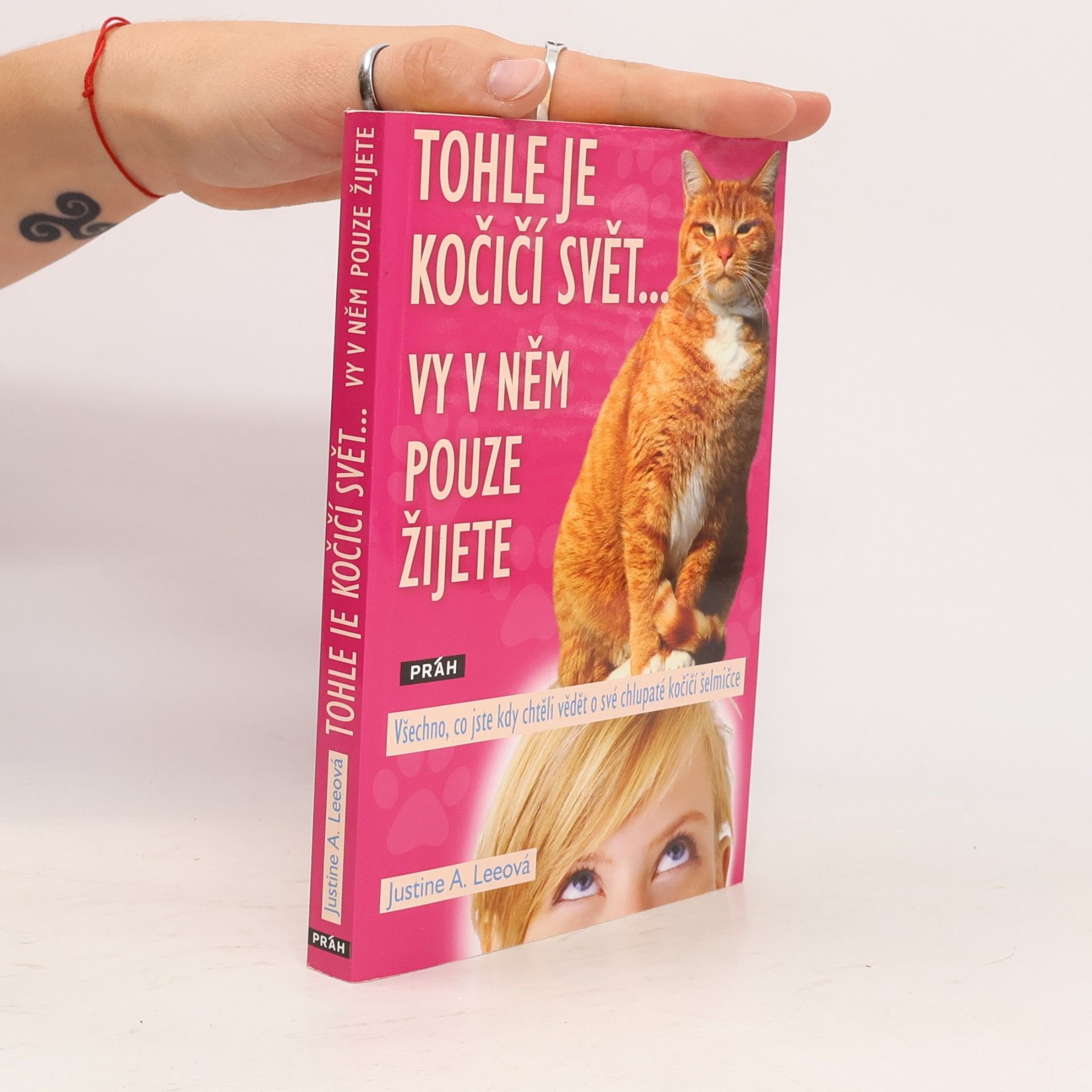 Justine A. Lee Tohle je kočičí svět... vy v něm pouze žijete