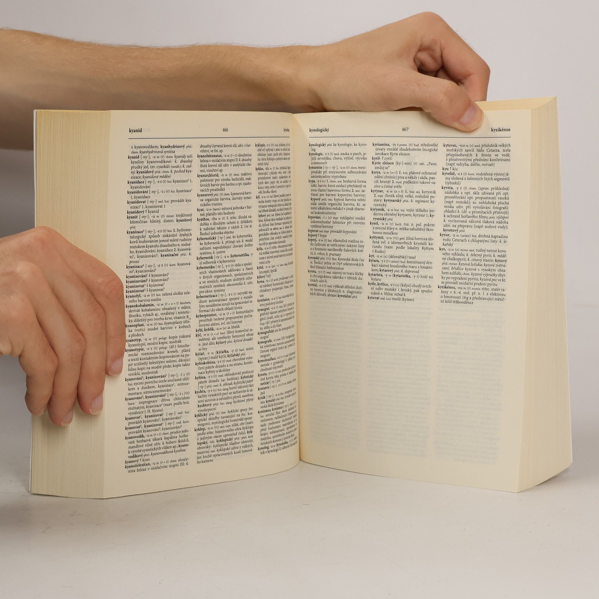 Jiří Kraus Nový akademický slovník cizích slov A-Ž. Studentské vydání