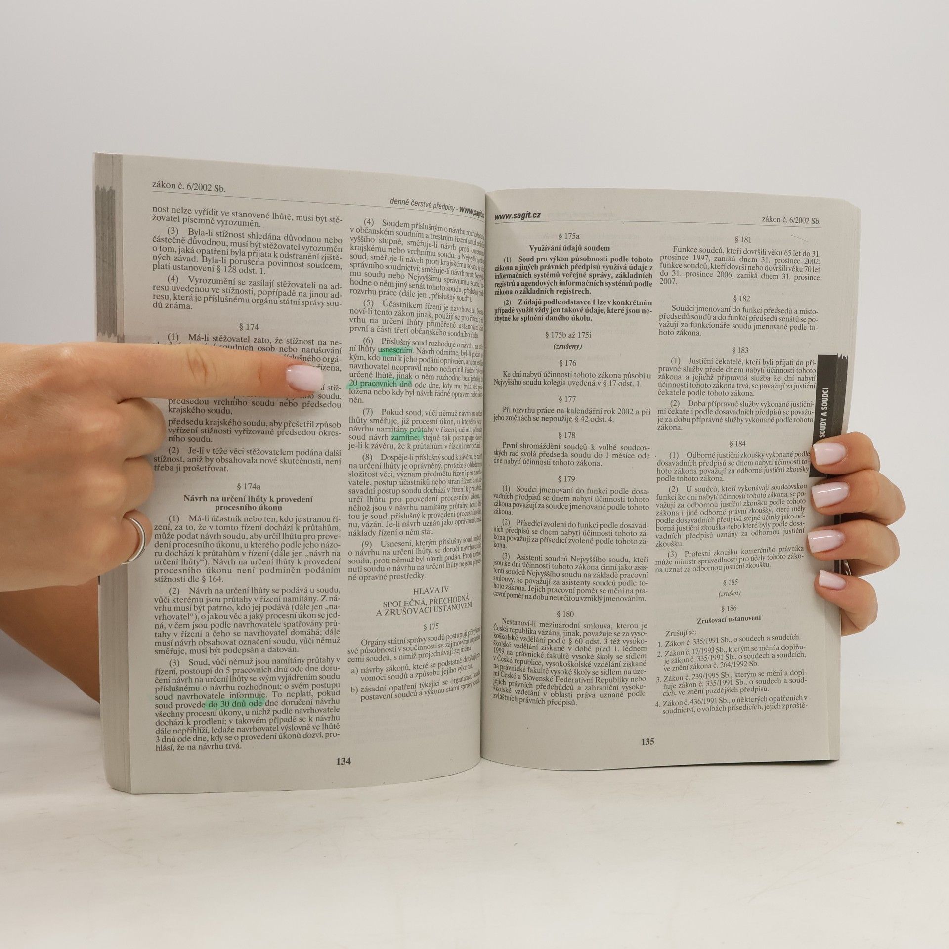 Various authors Úplné znění. Zákony o právnických profesích: advokáti, notáři, soudy a soudci