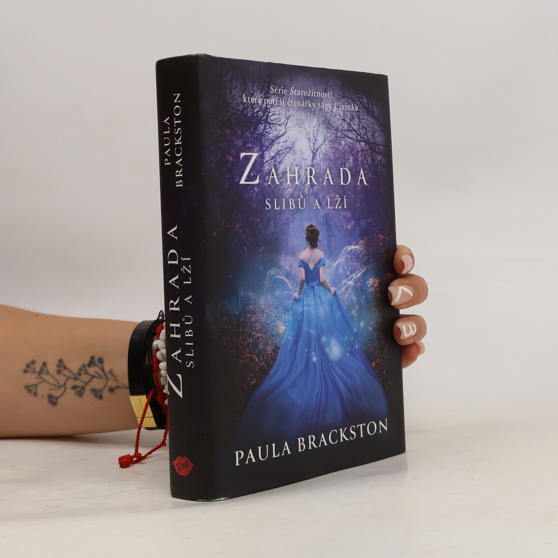 Paula Brackston Zahrada slibů a lží