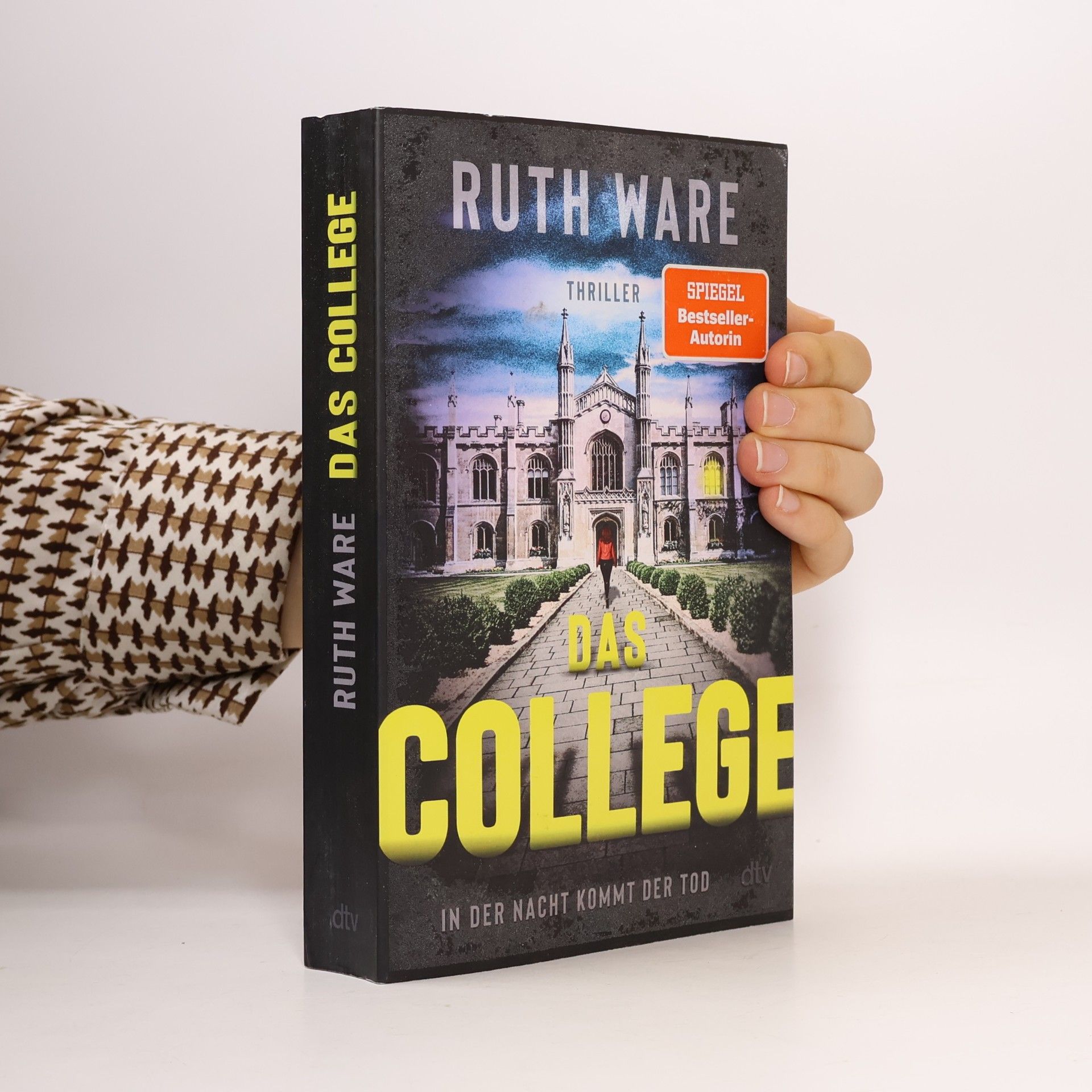 Ruth Ware Das College