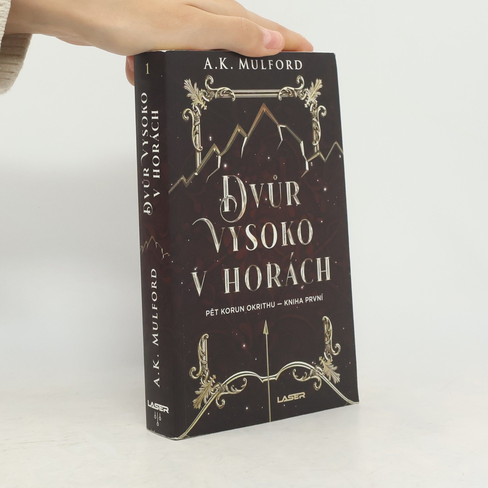A. K. Mulford Dvůr vysoko v horách