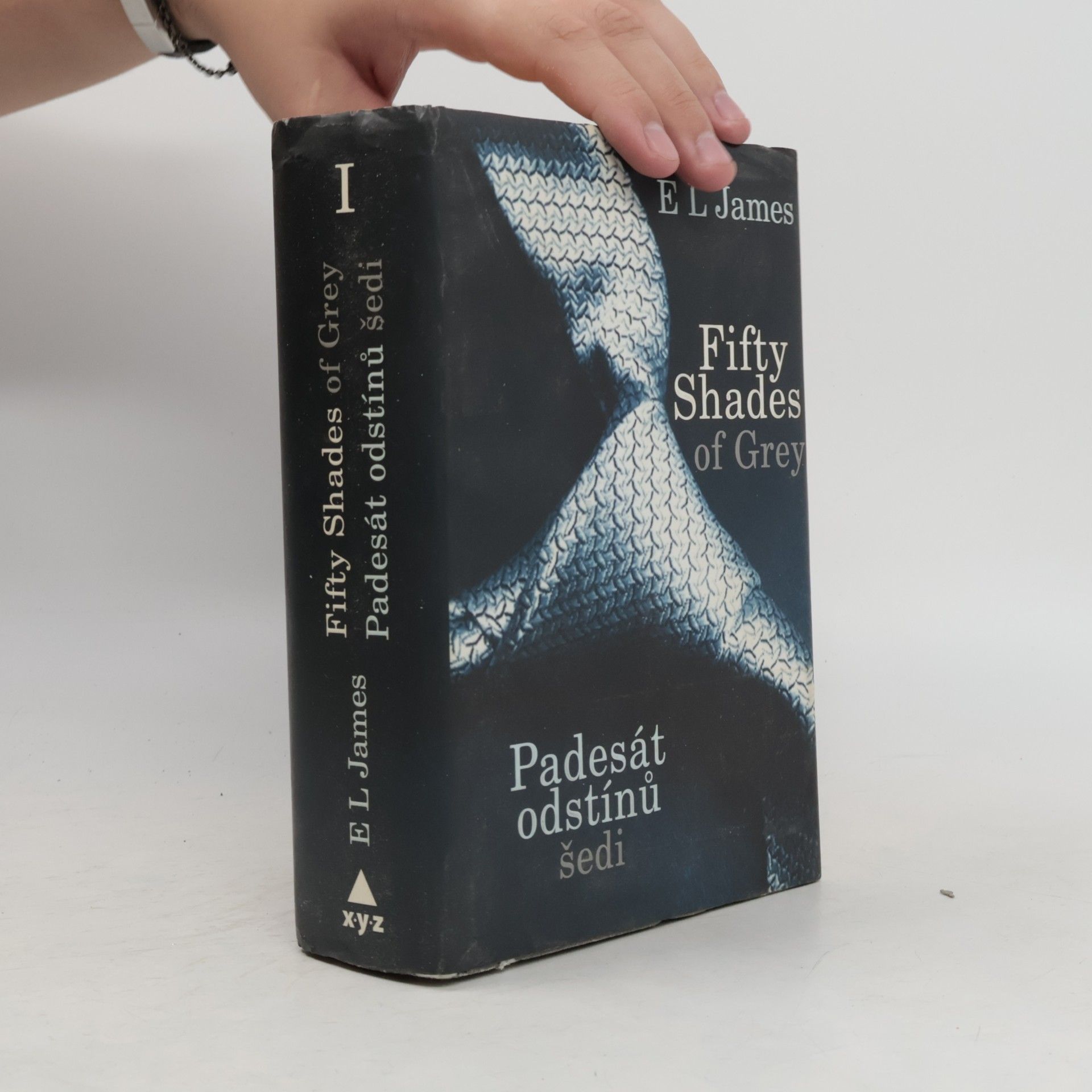 E. L. James Padesát odstínů šedi