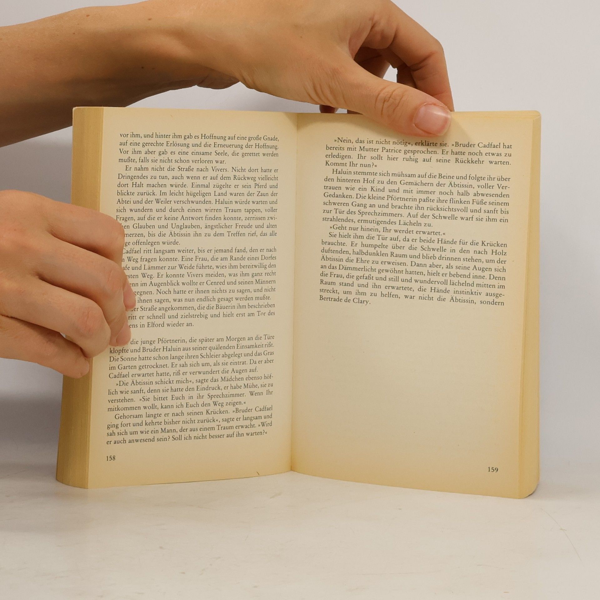 Edith Pargeter Bruder Cadfael und das fremde Mädchen. Bruder Cadfael und der Ketzerlehrling. Zwei mittelalterliche Kriminalromane. Aus d. Engl. v. Jürgen Langowski u. Christel Wiemken