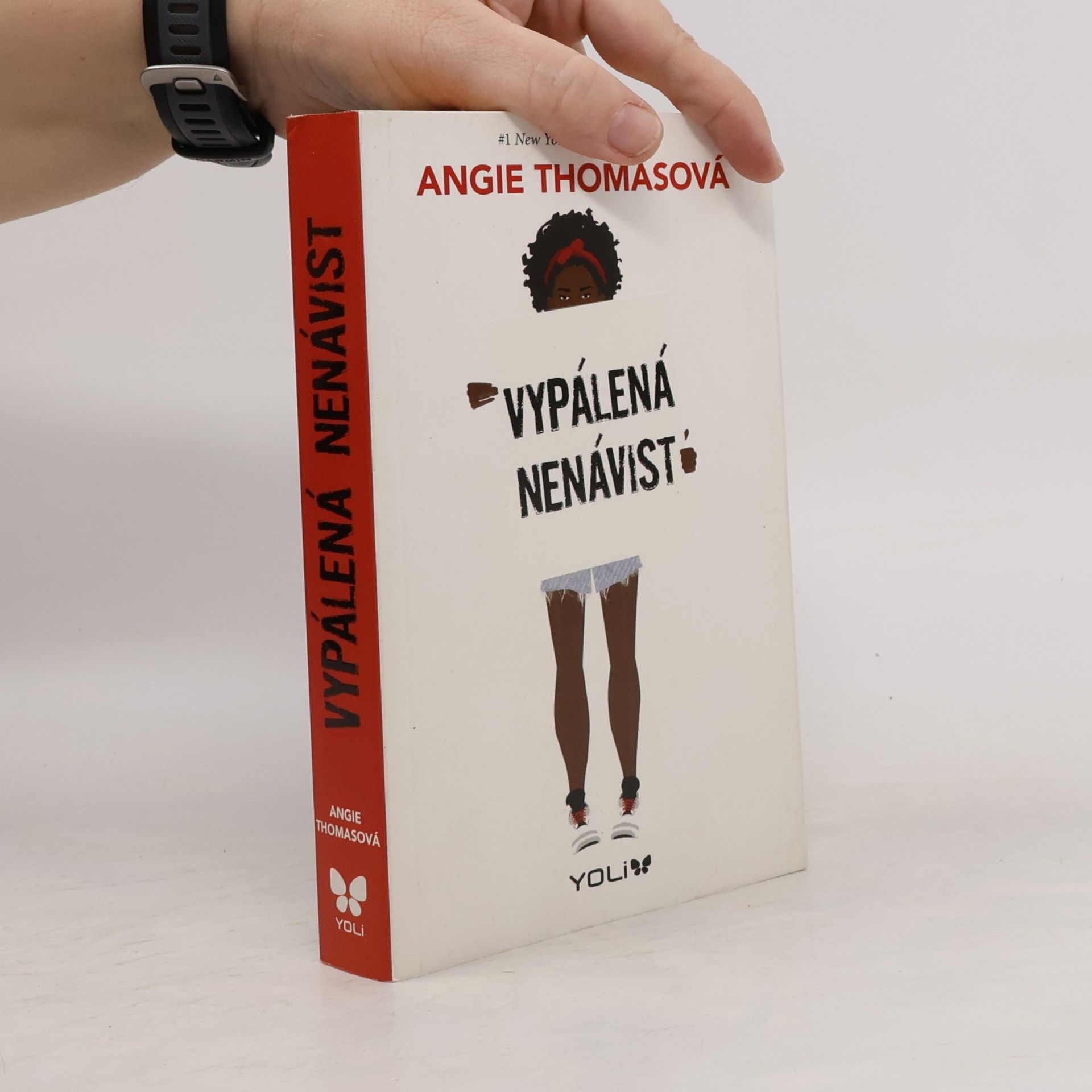 Angie Thomas Vypálená nenávist