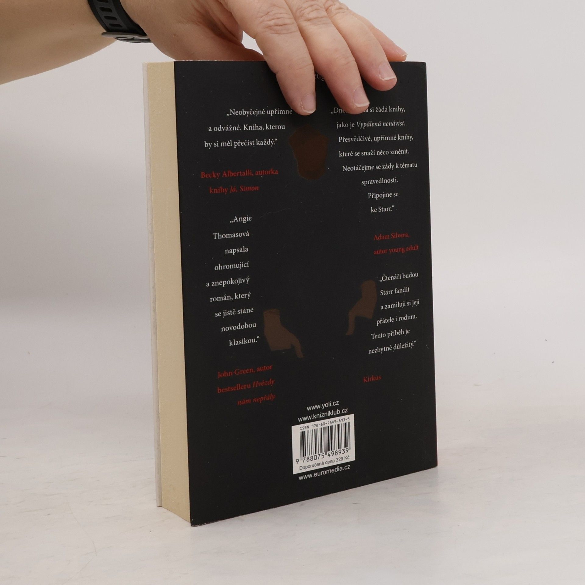 Angie Thomas Vypálená nenávist