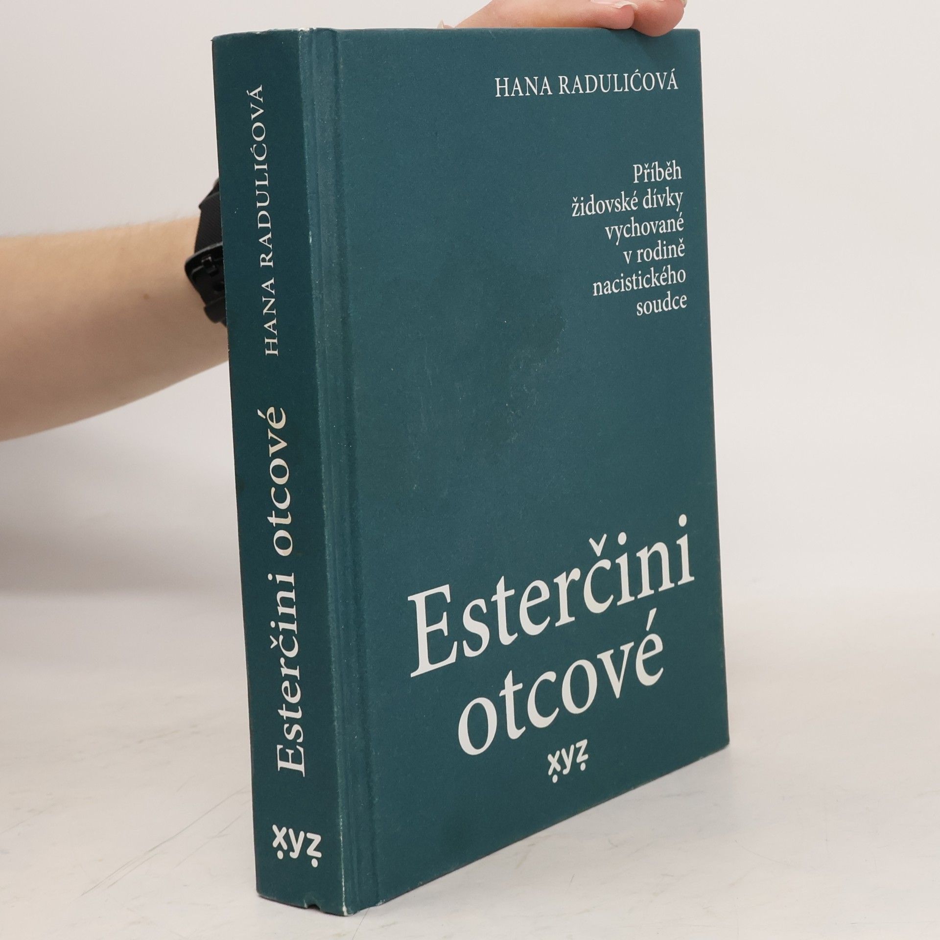 Hana Radulić Esterčini otcové : příběh židovské dívky vychované v rodině nacistického soudce