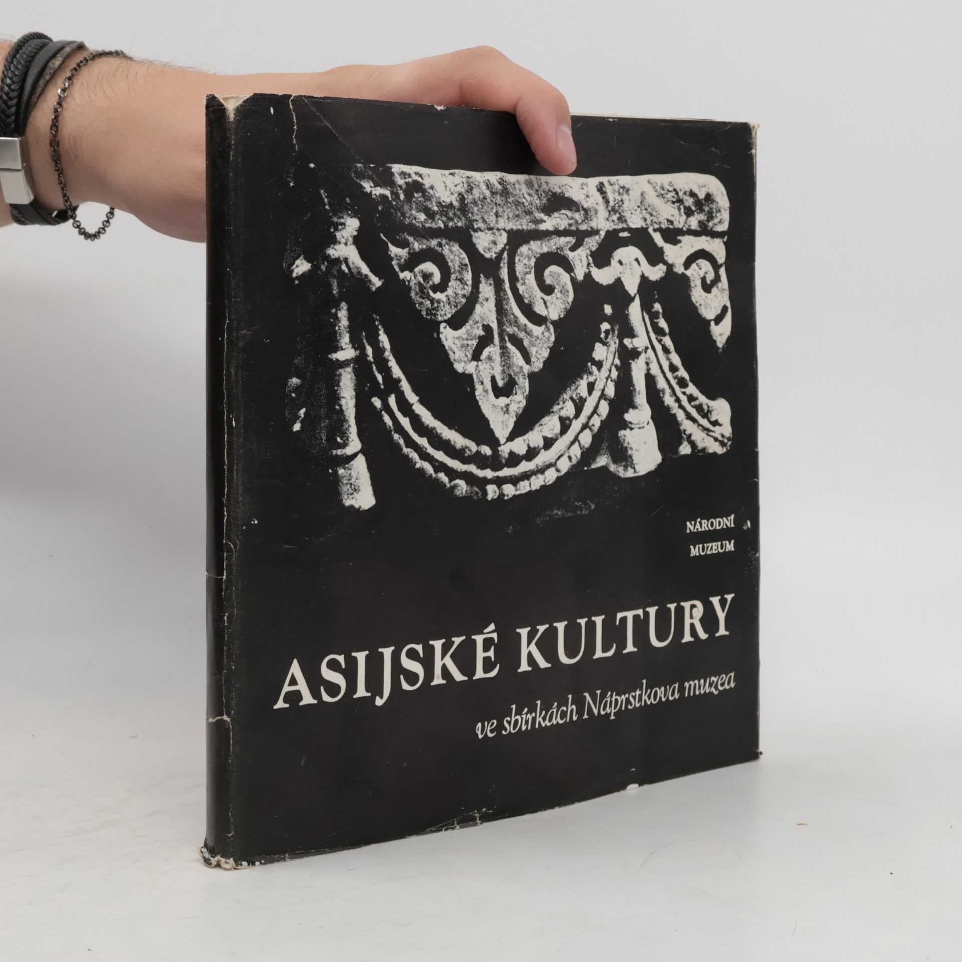 Kolektiv autorů Asijské kultury ve sbírkách Náprstkova muzea