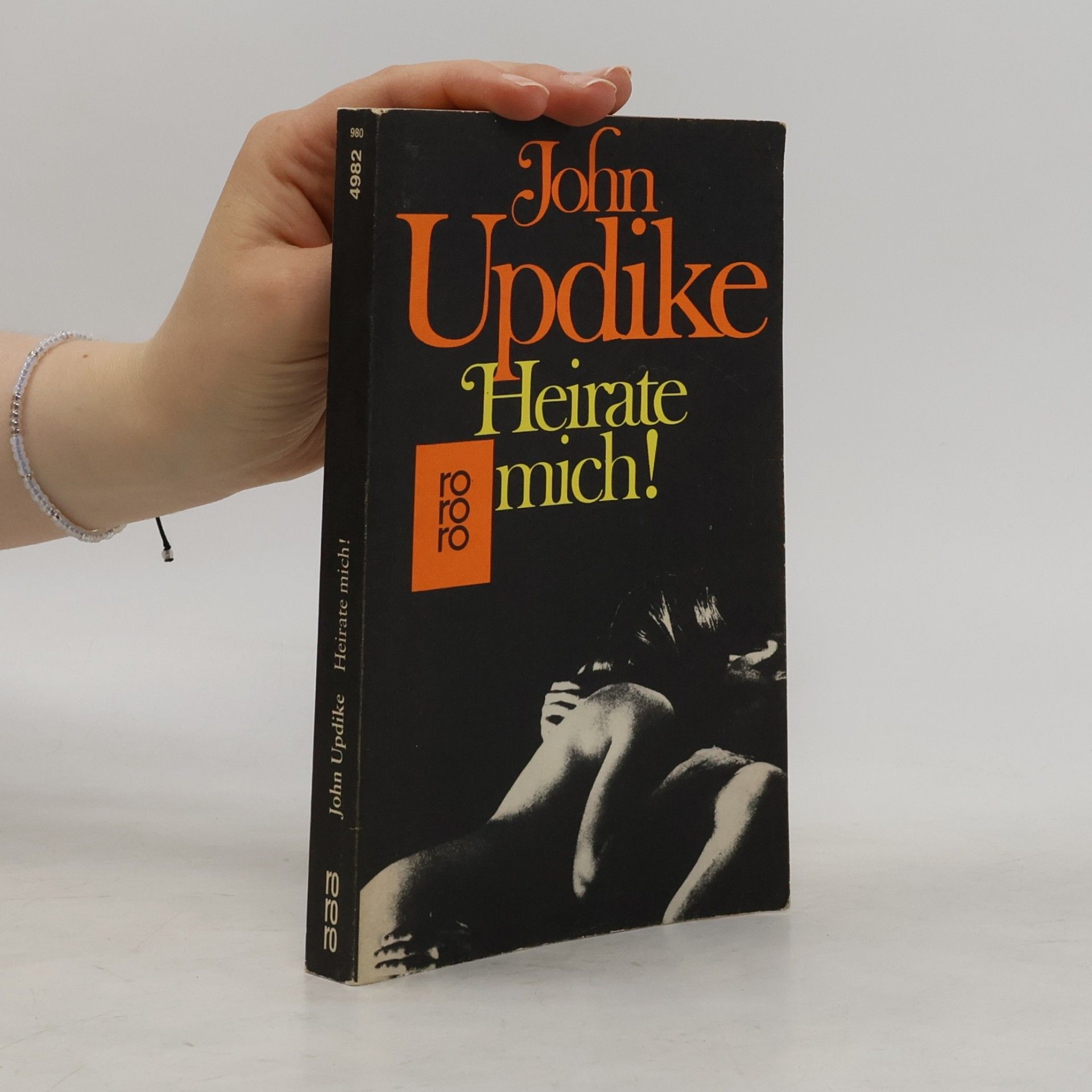 John Updike Heirate mich!