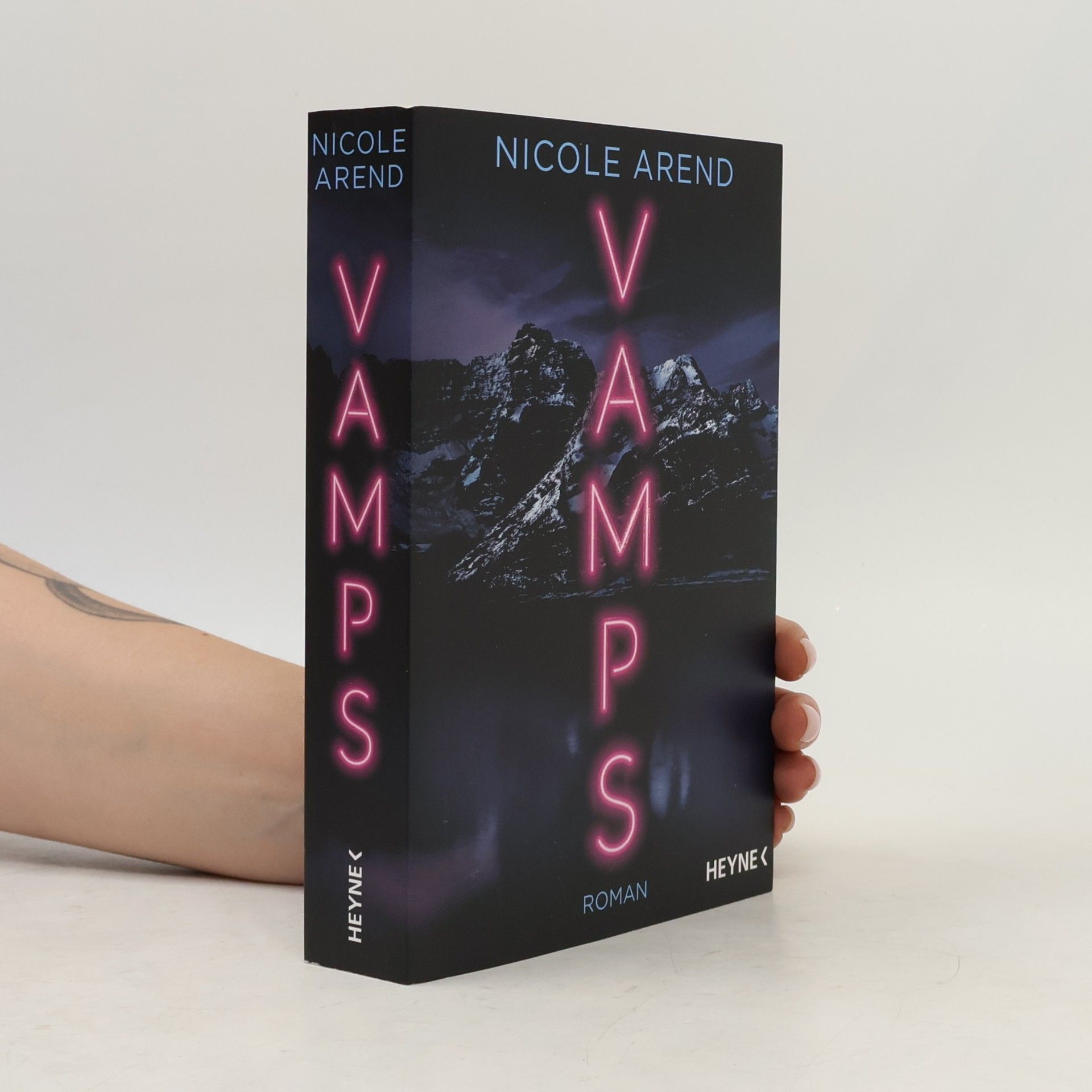 Nicole Arend Vamps