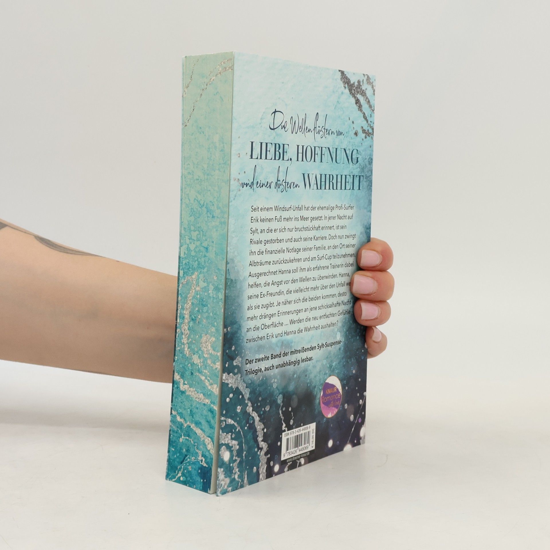 Janine Ukena Zwischen uns das Flüstern der Wellen / Sylt Suspense Bd.2