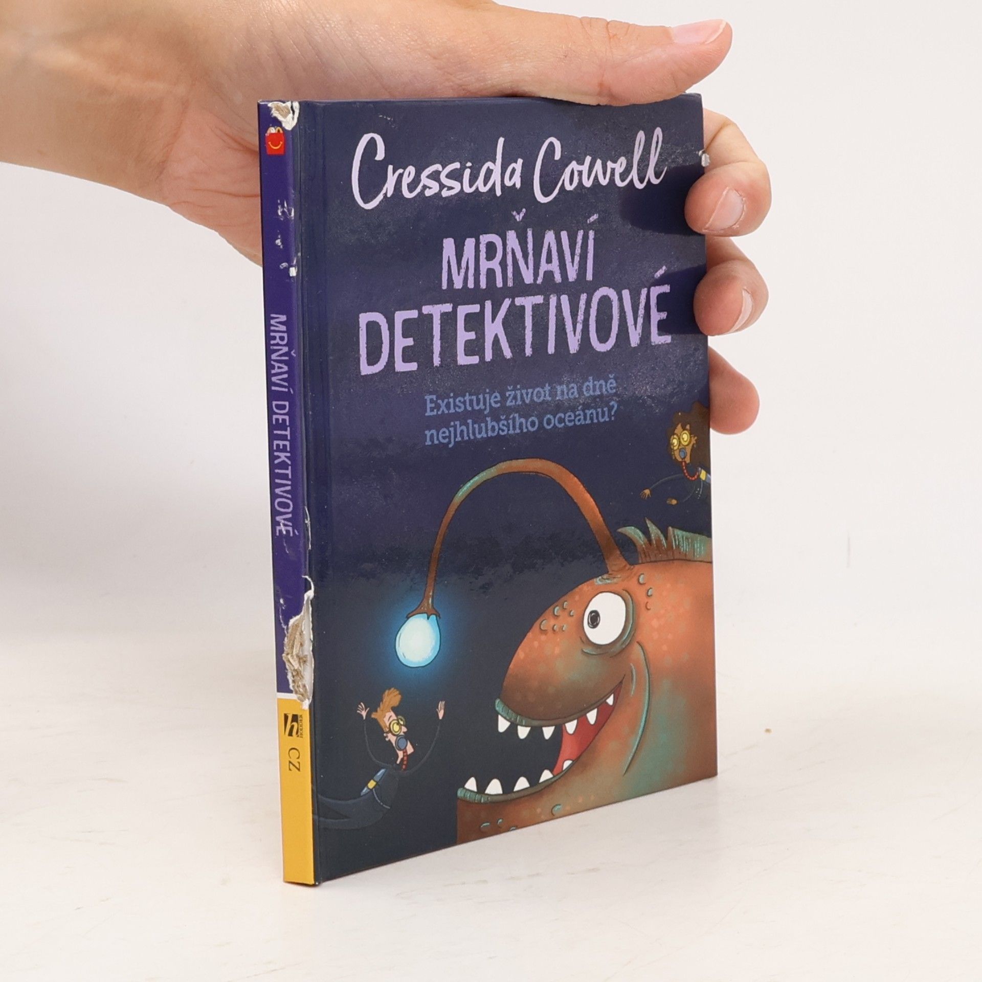 Cressida Cowell Mrňaví detektivové - Existuje život na dně oceánu?