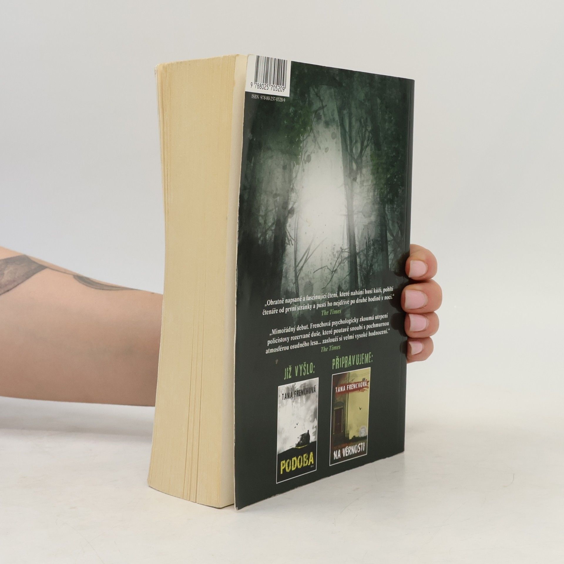 Tana French V lesích