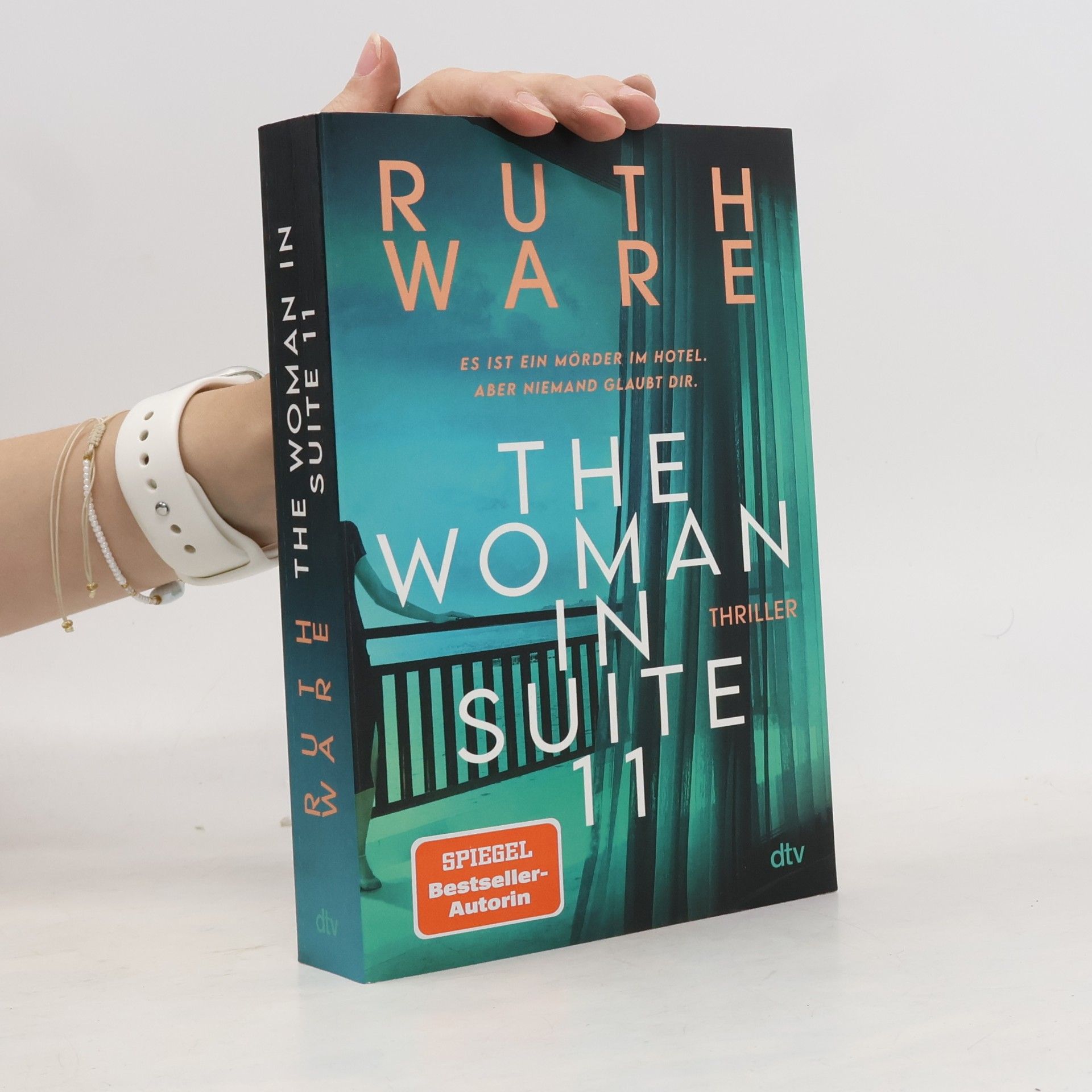 Ruth Ware The Woman in Suite 11