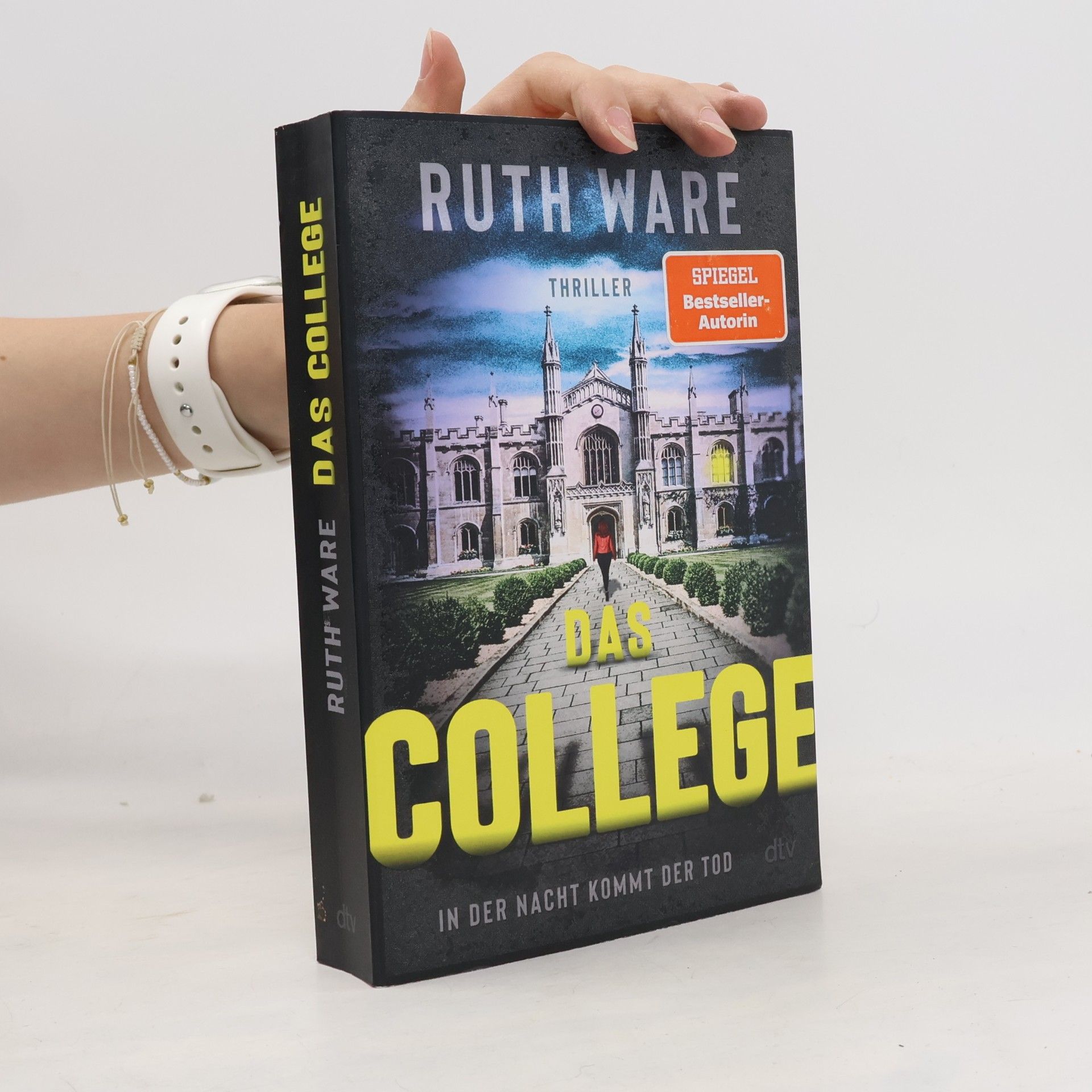 Ruth Ware Das College