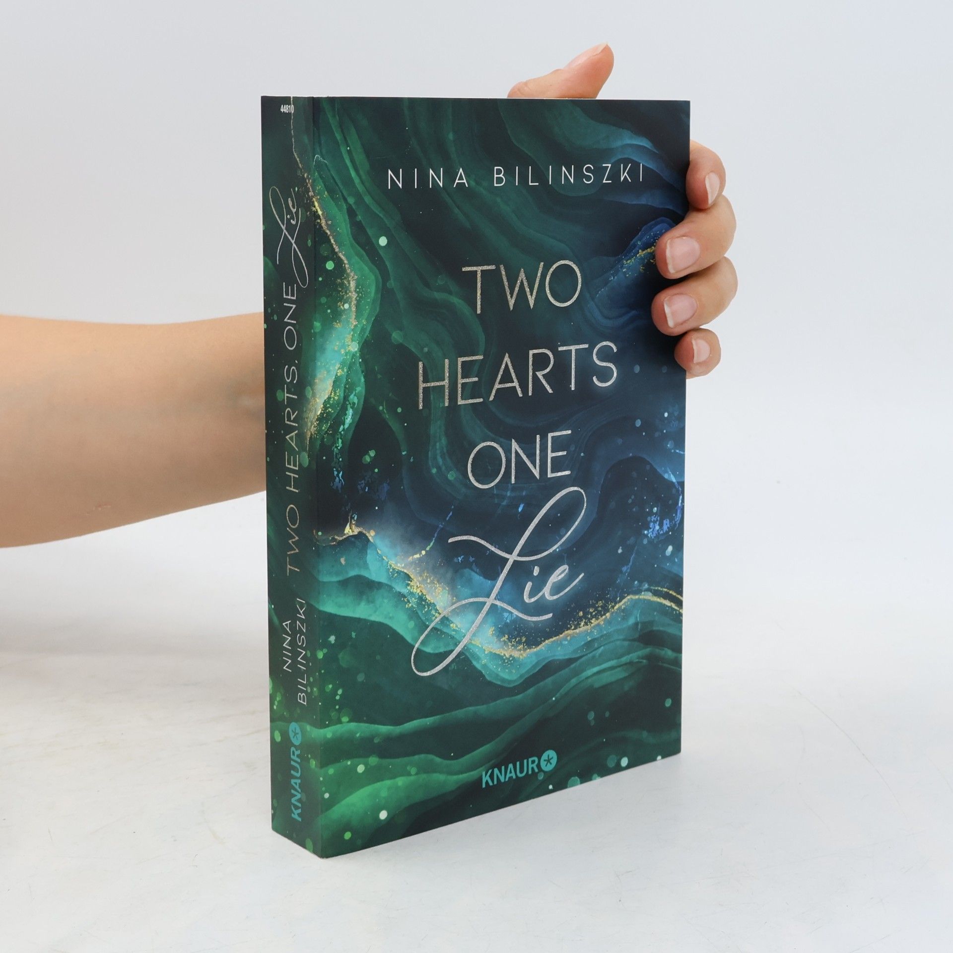 Nina Bilinszki Two Hearts, One Lie. Roman