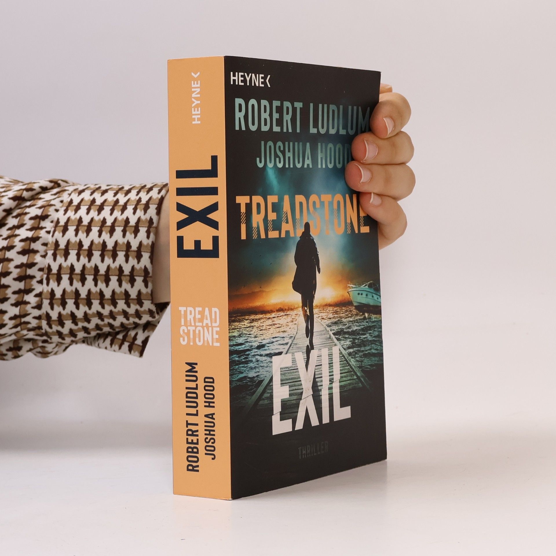 Robert Ludlum Treadstone – Exil