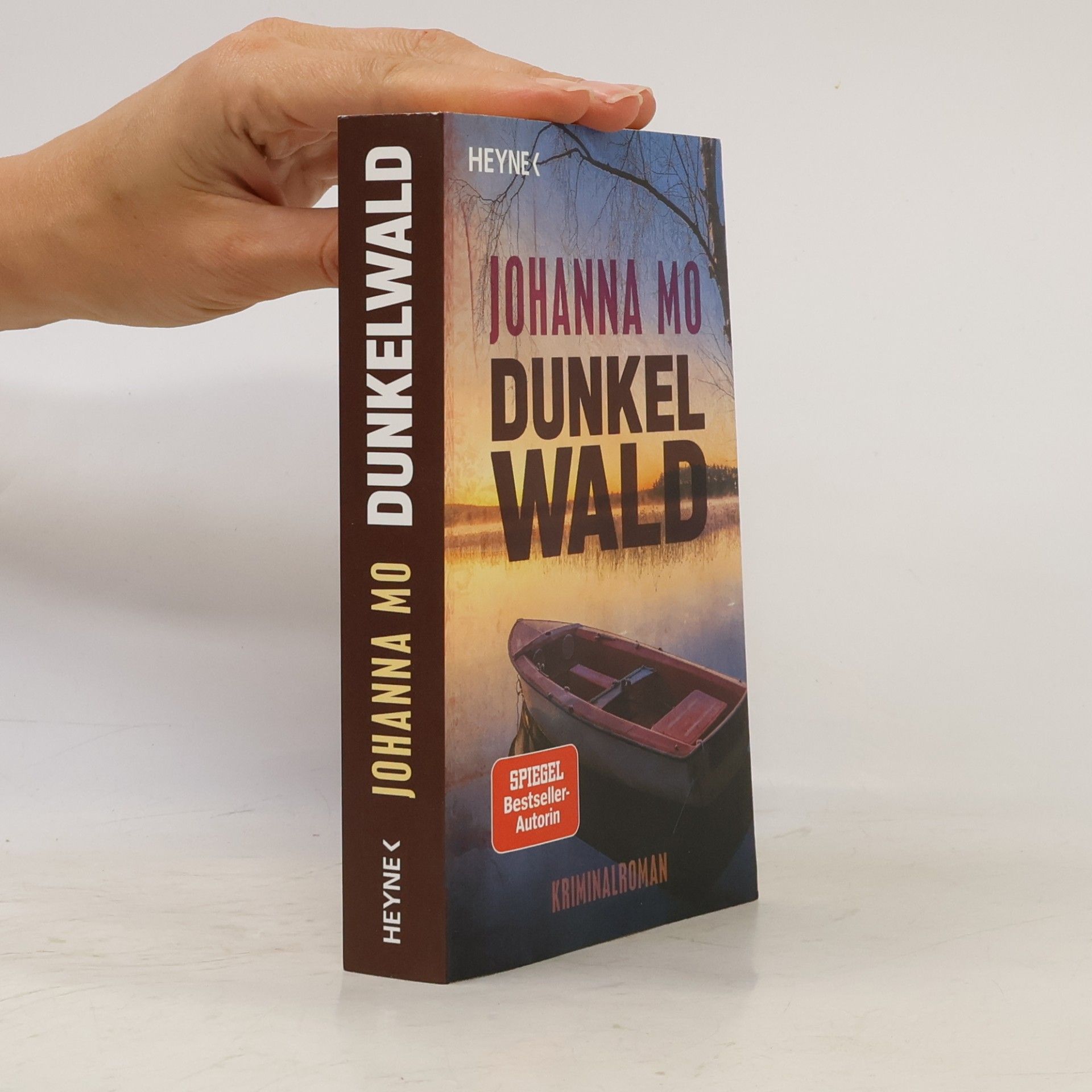 Johanna Mo Dunkelwald