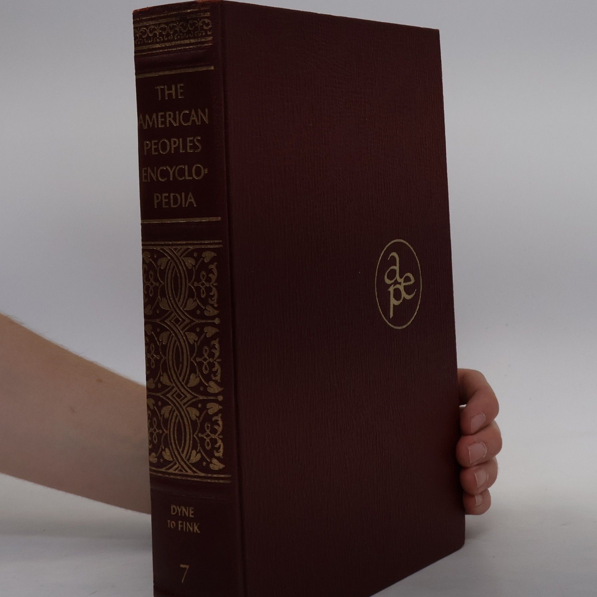 Kolektiv autorů The American Peoples Encyklopedia 7