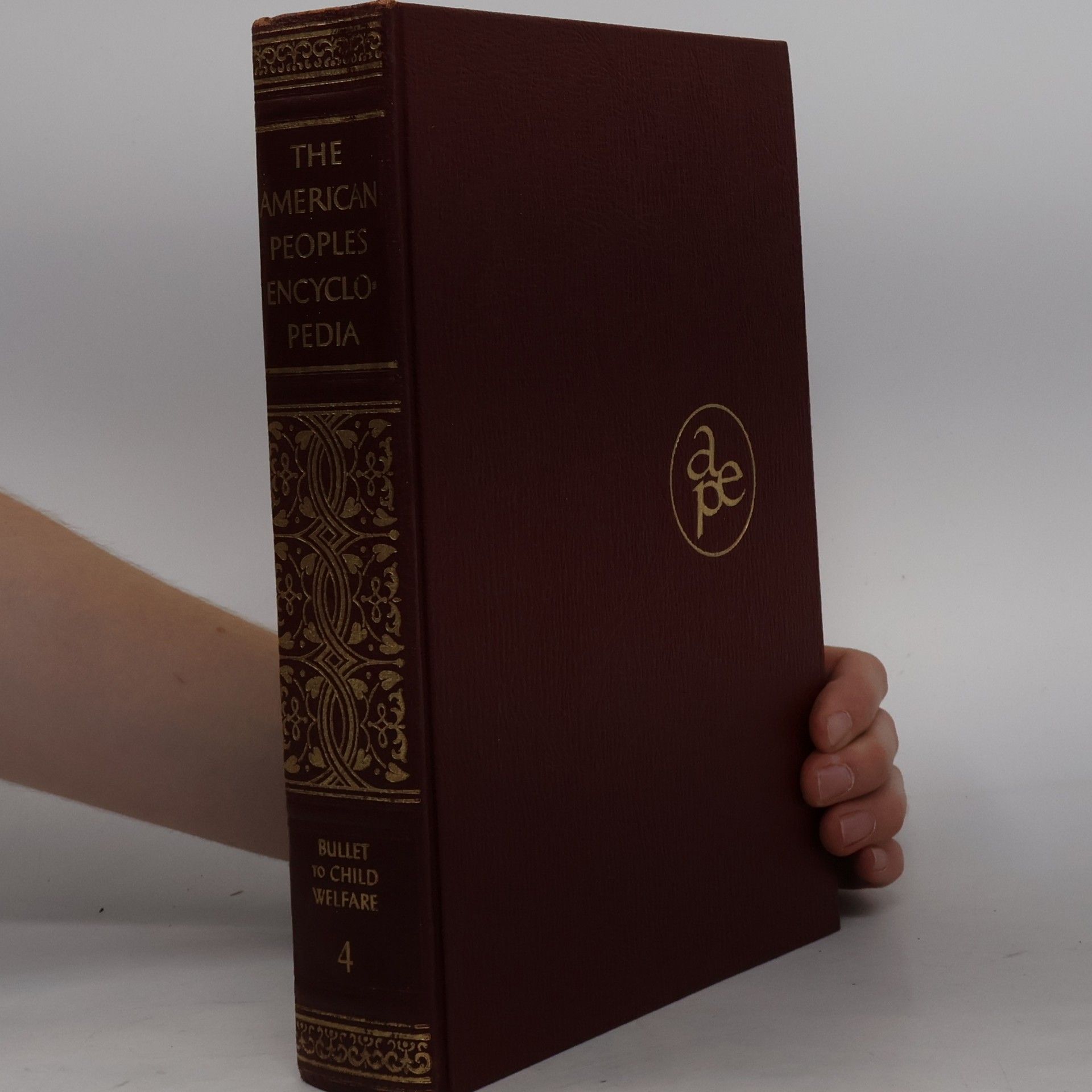 Kolektiv autorů The American peoples encyklopedia 4