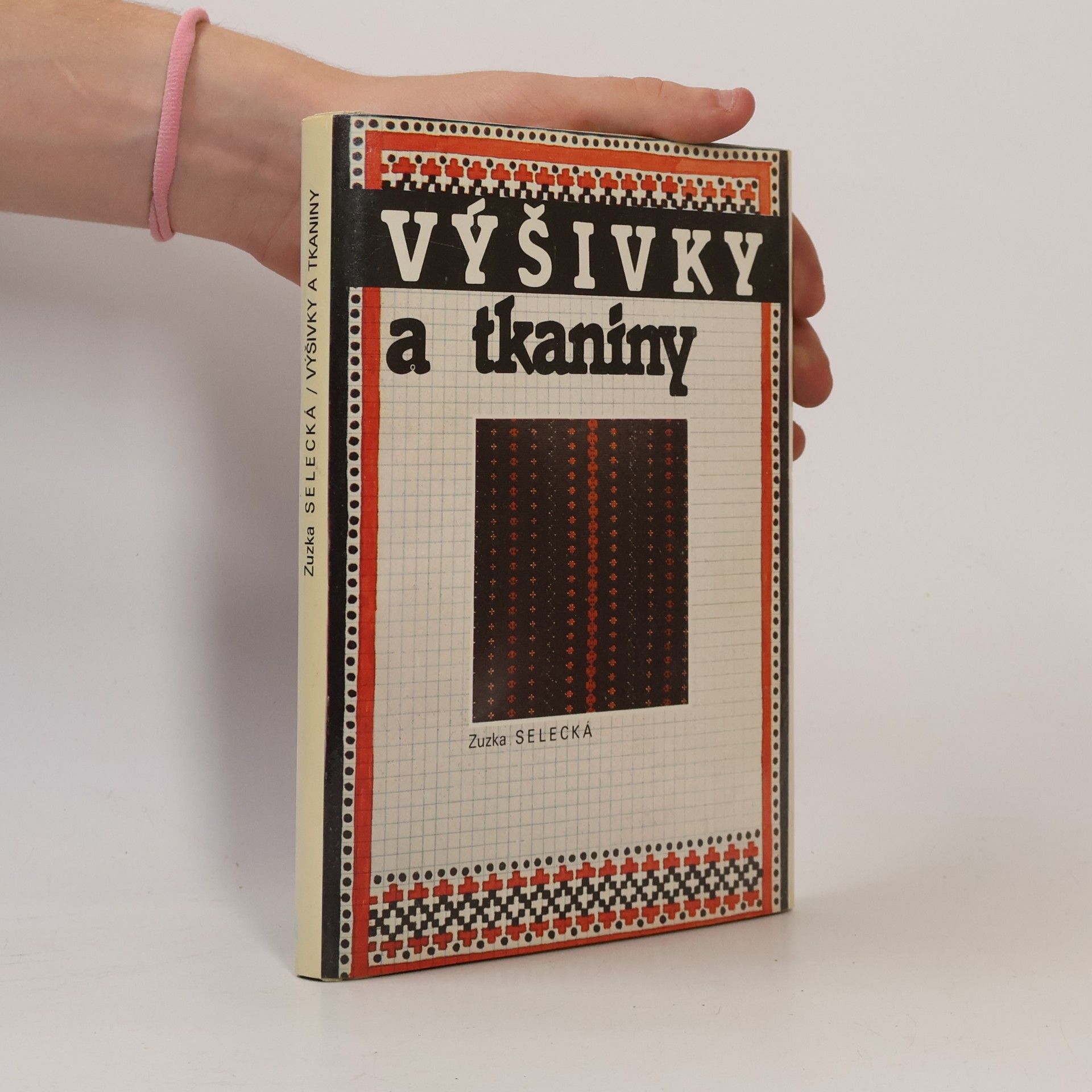 Zuzka Selecká Výšivky a tkaniny