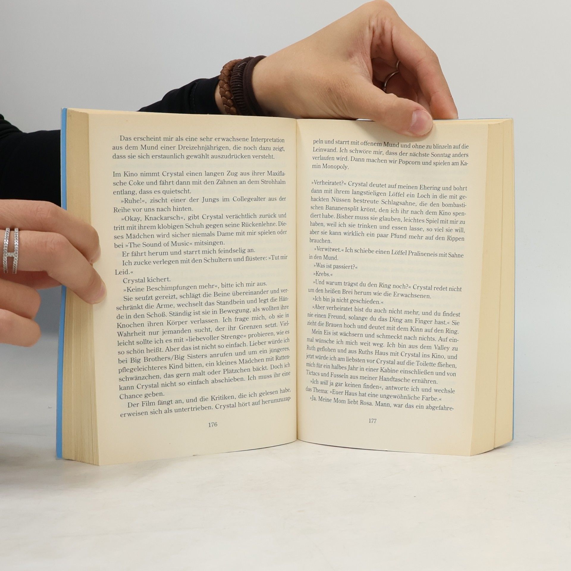 Lolly Winston Himmelblau und rabenschwarz