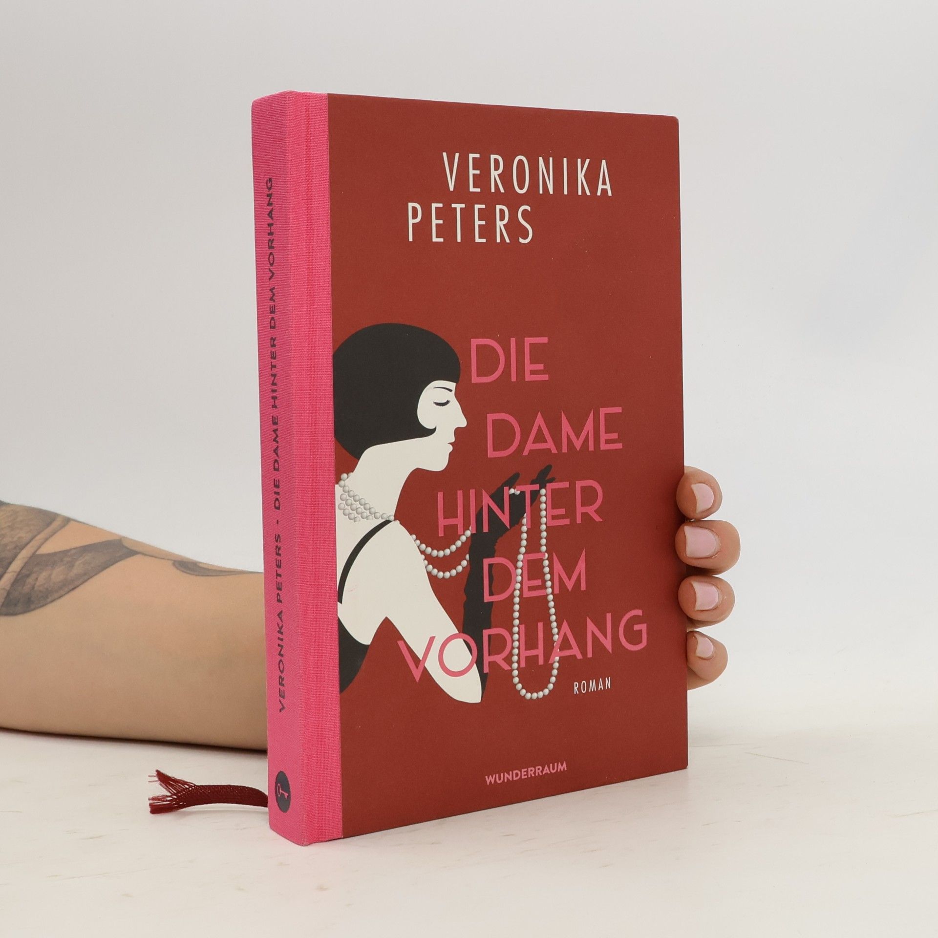 Veronika Peters Die Dame hinter dem Vorhang