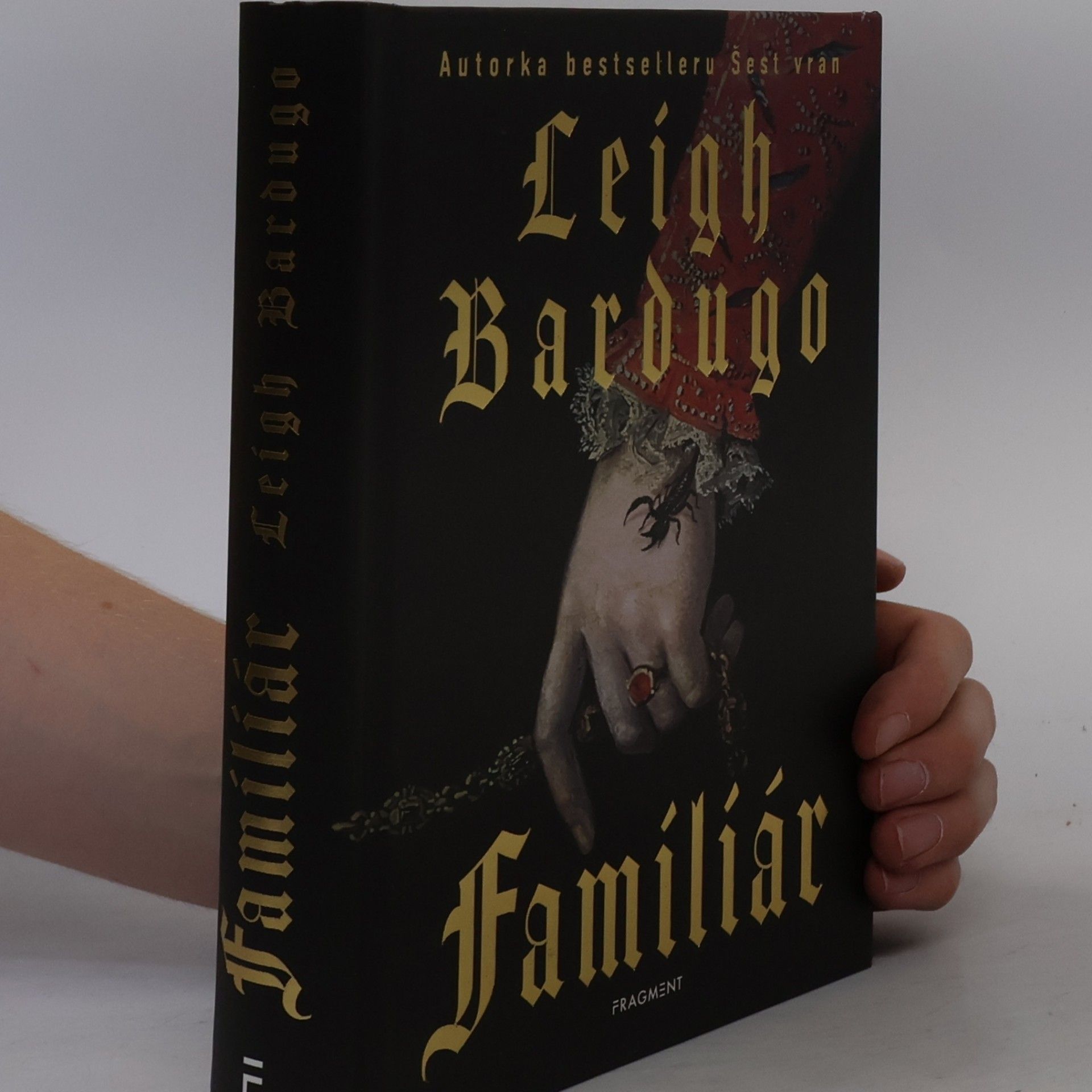 Leigh Bardugo Familiár