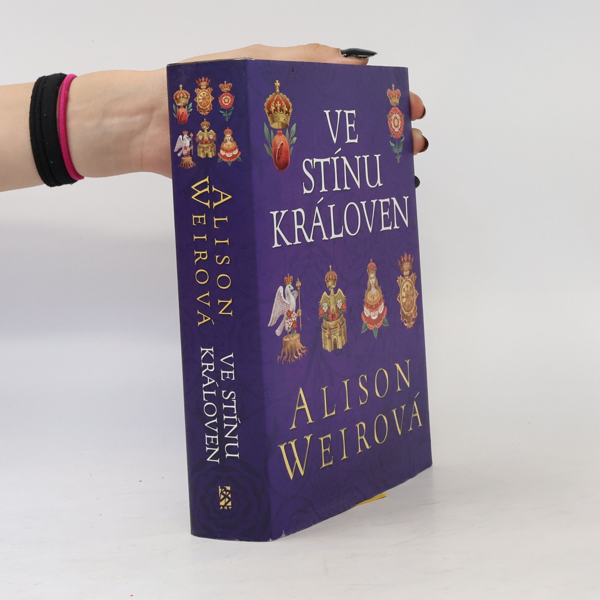 Ve stínu královen