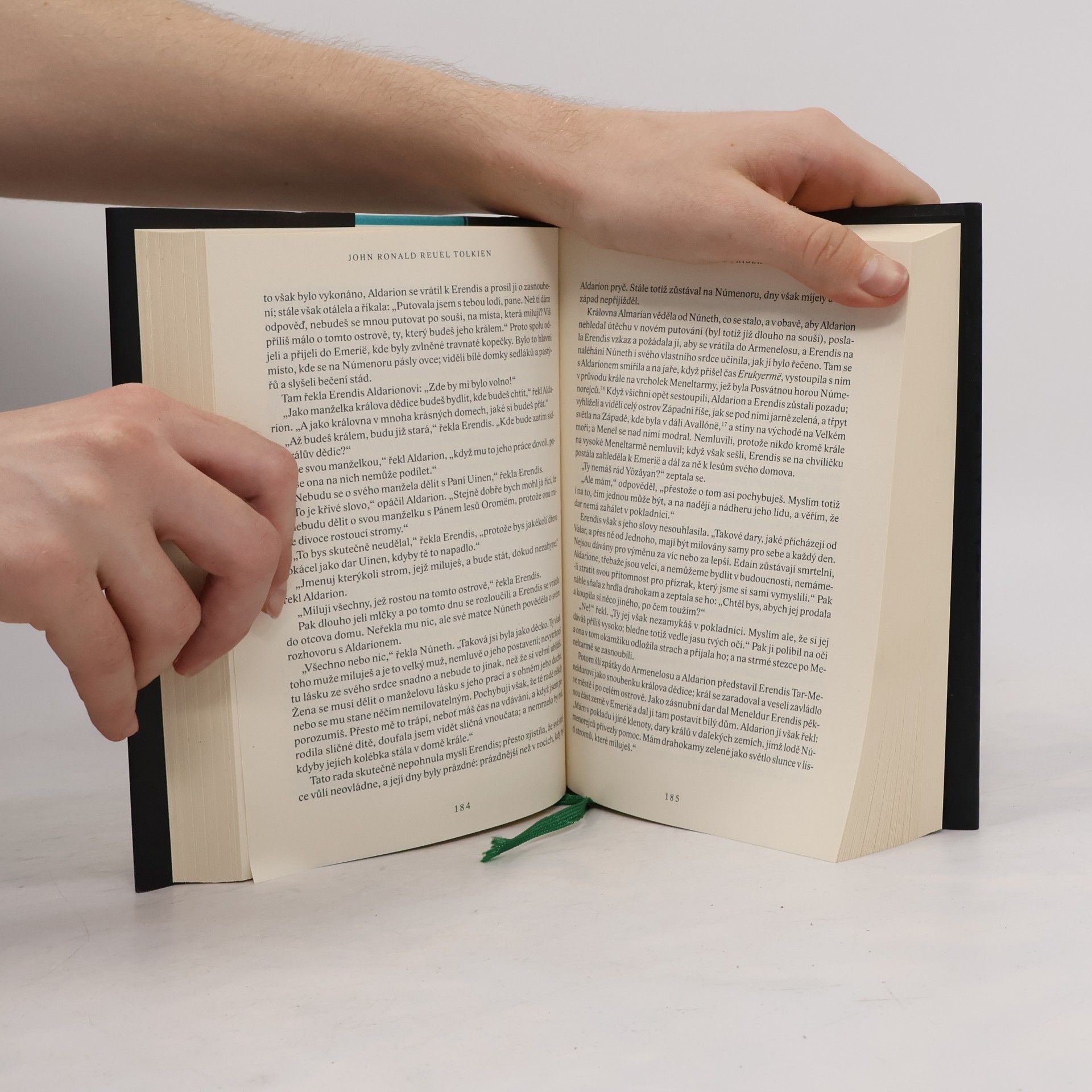 J. R. R. Tolkien Nedokončené příběhy Númenoru a Středozemě