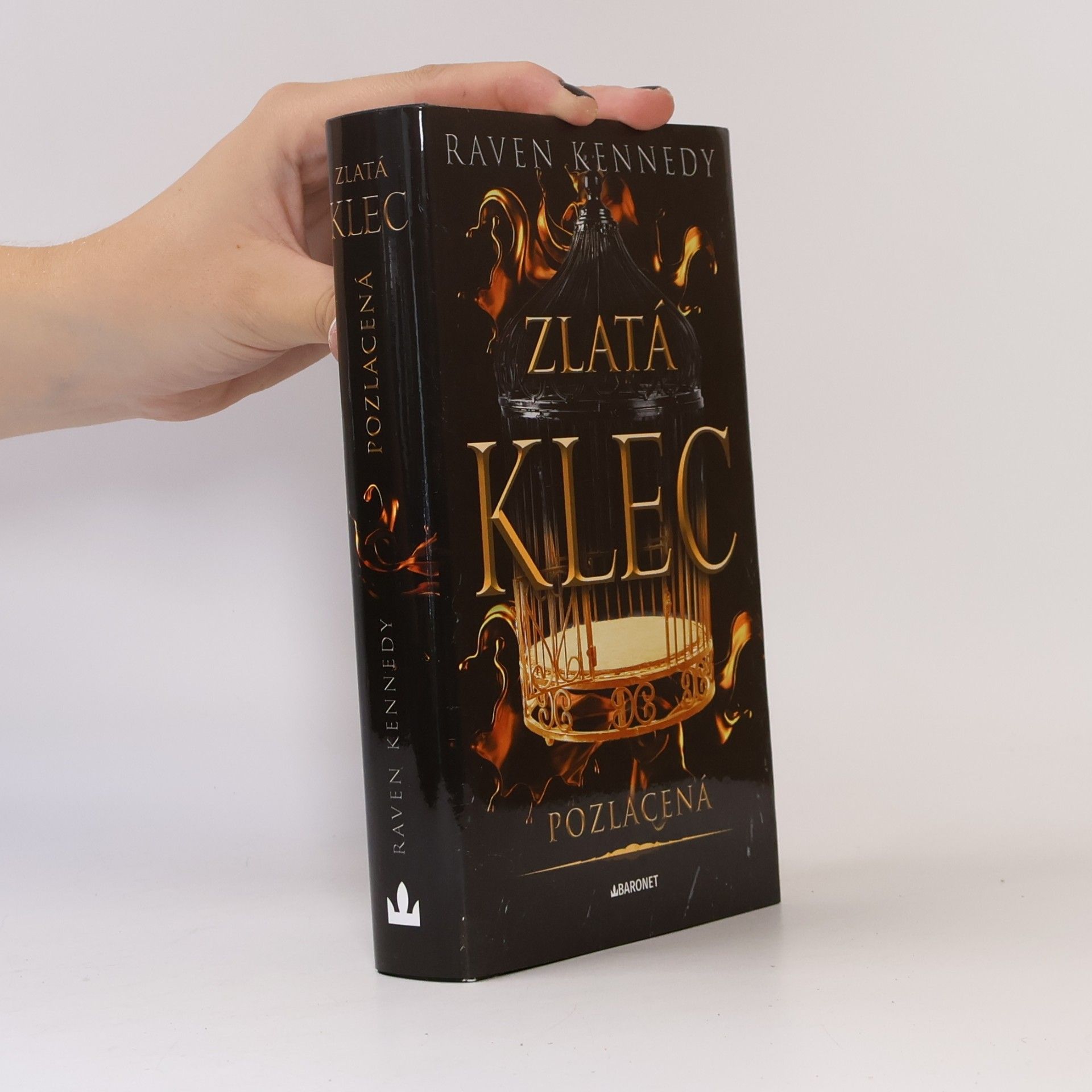 Raven Kennedy Zlatá klec. Pozlacená