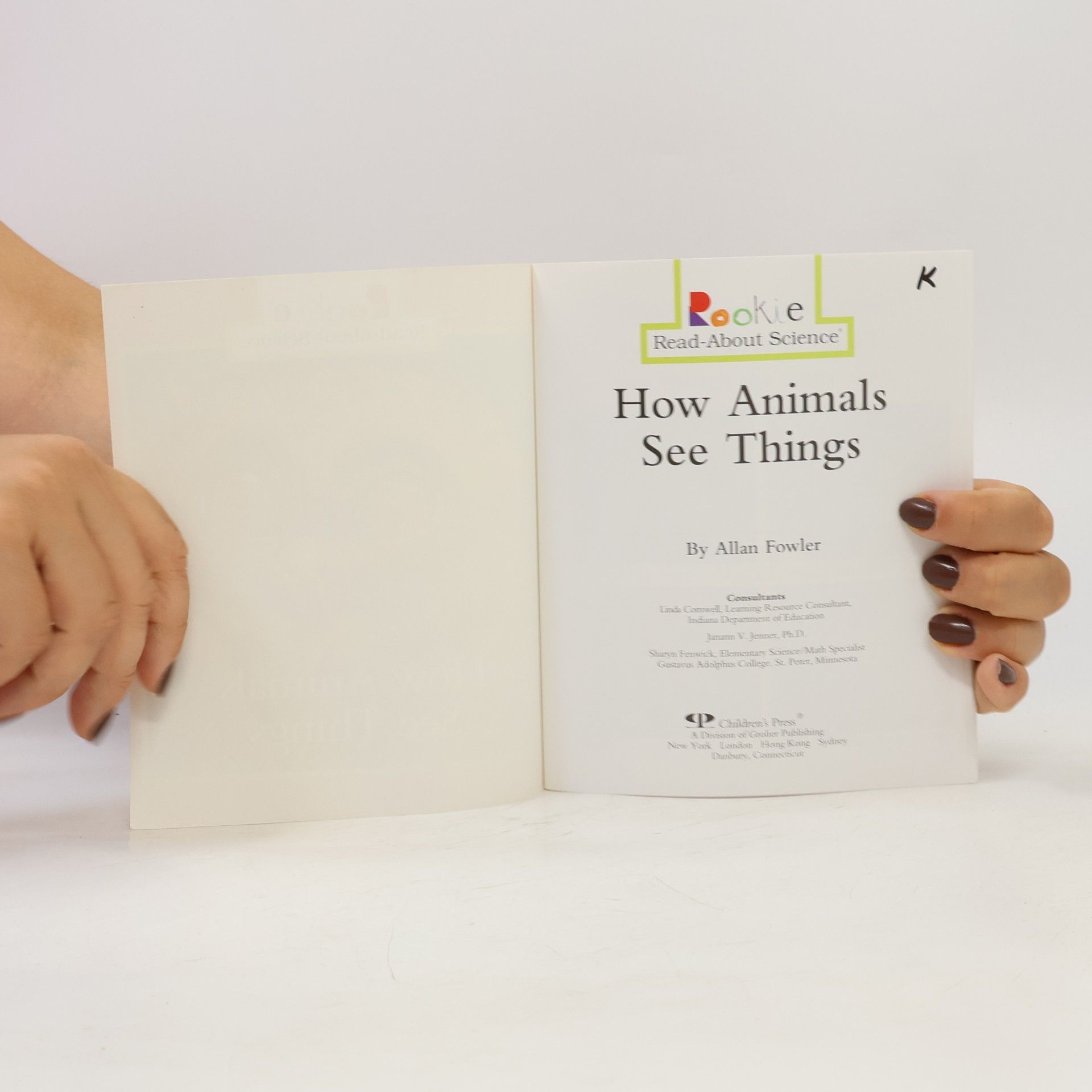 ALLAN FOWLER Rookie Read-About Science: How Animals See Things