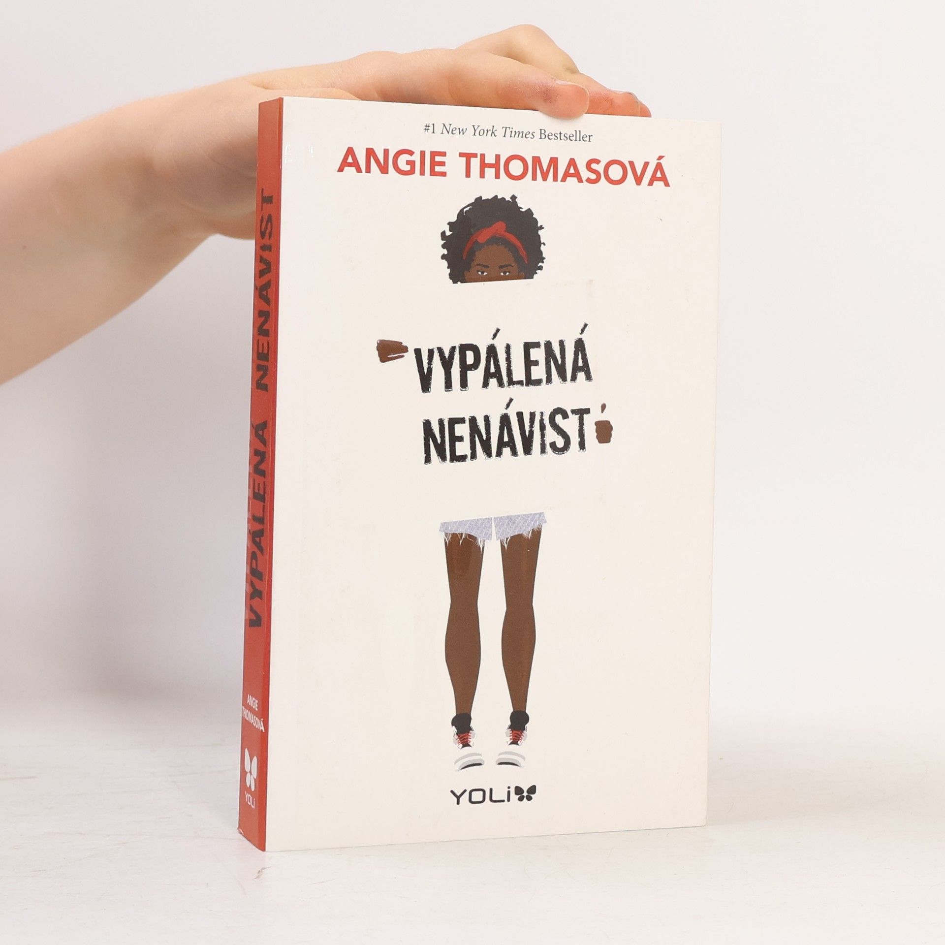 Angie Thomas Vypálená nenávist