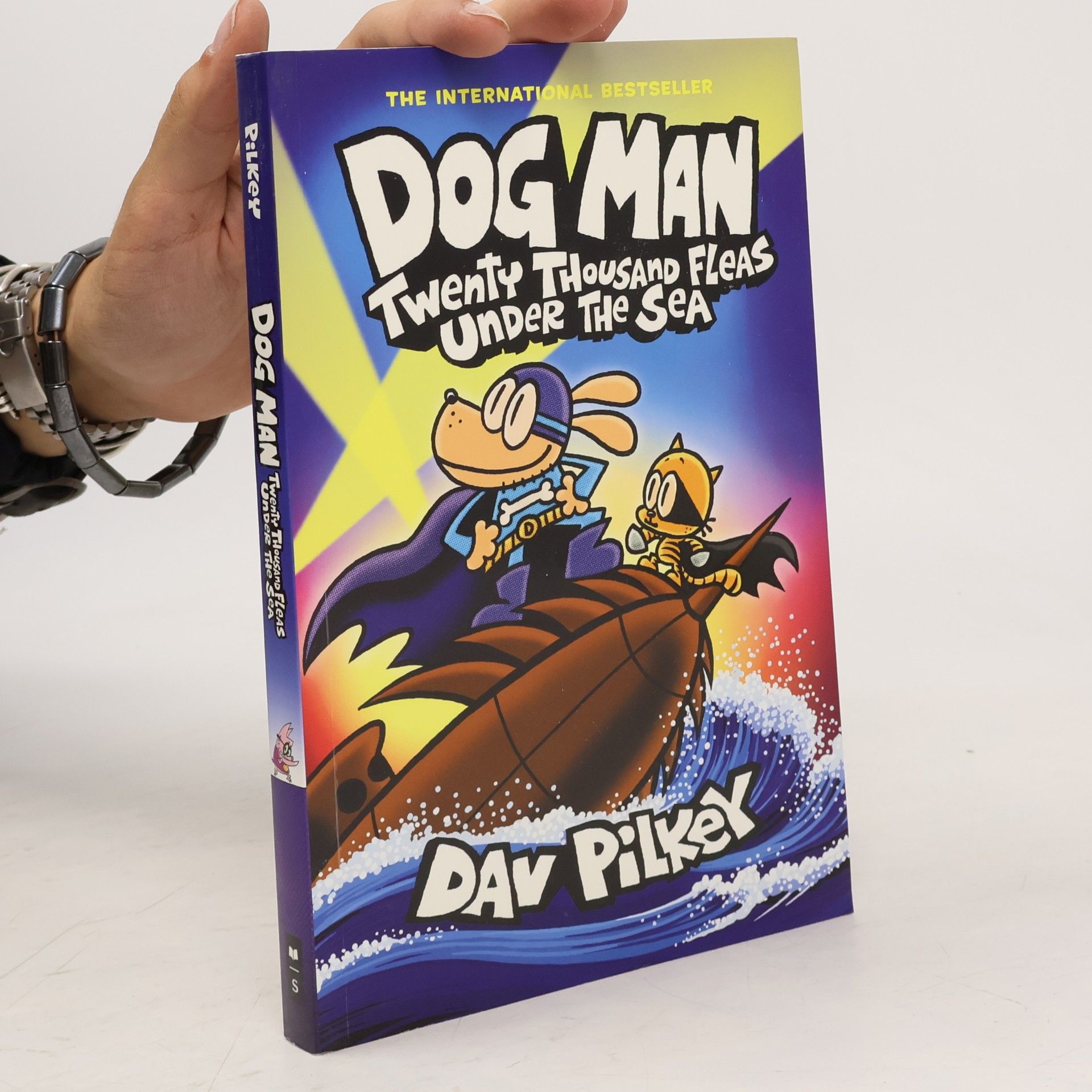 Dav Pilkey Dog Man 11: Twenty Thousand Fleas Under the Sea (PB)