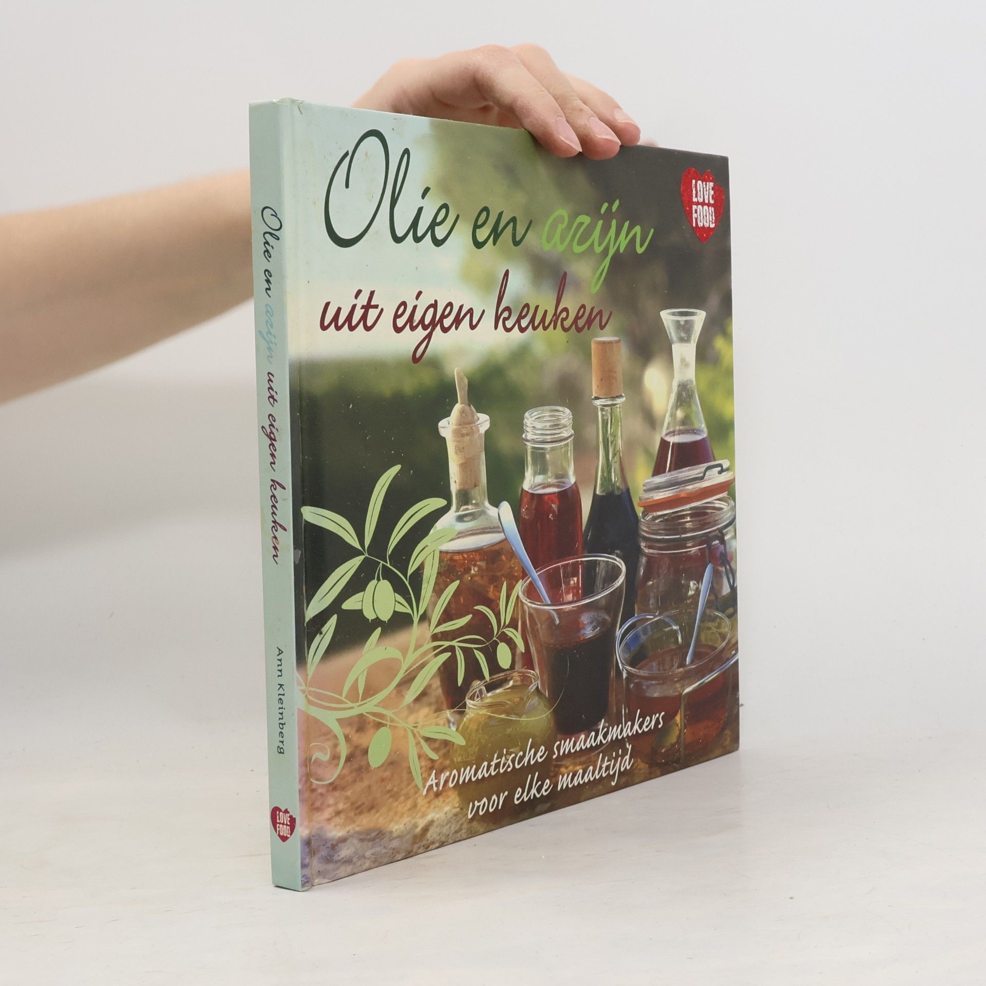 Olie en azijn uit eigen keuken