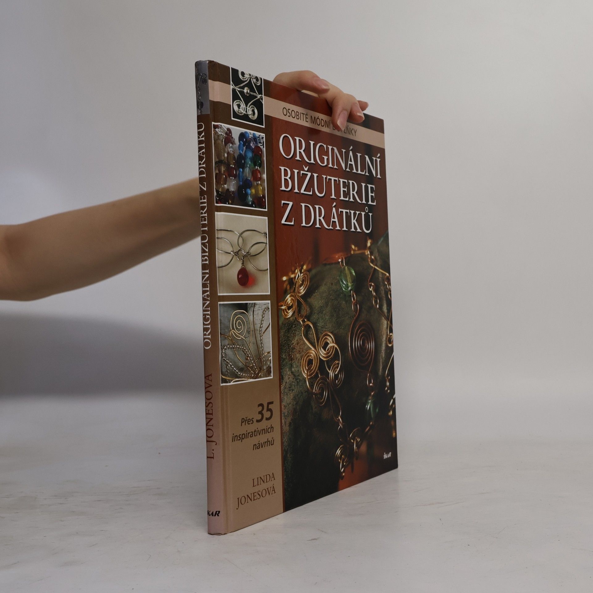 Linda Jones Originální bižuterie z drátků. Osobité módní doplňky