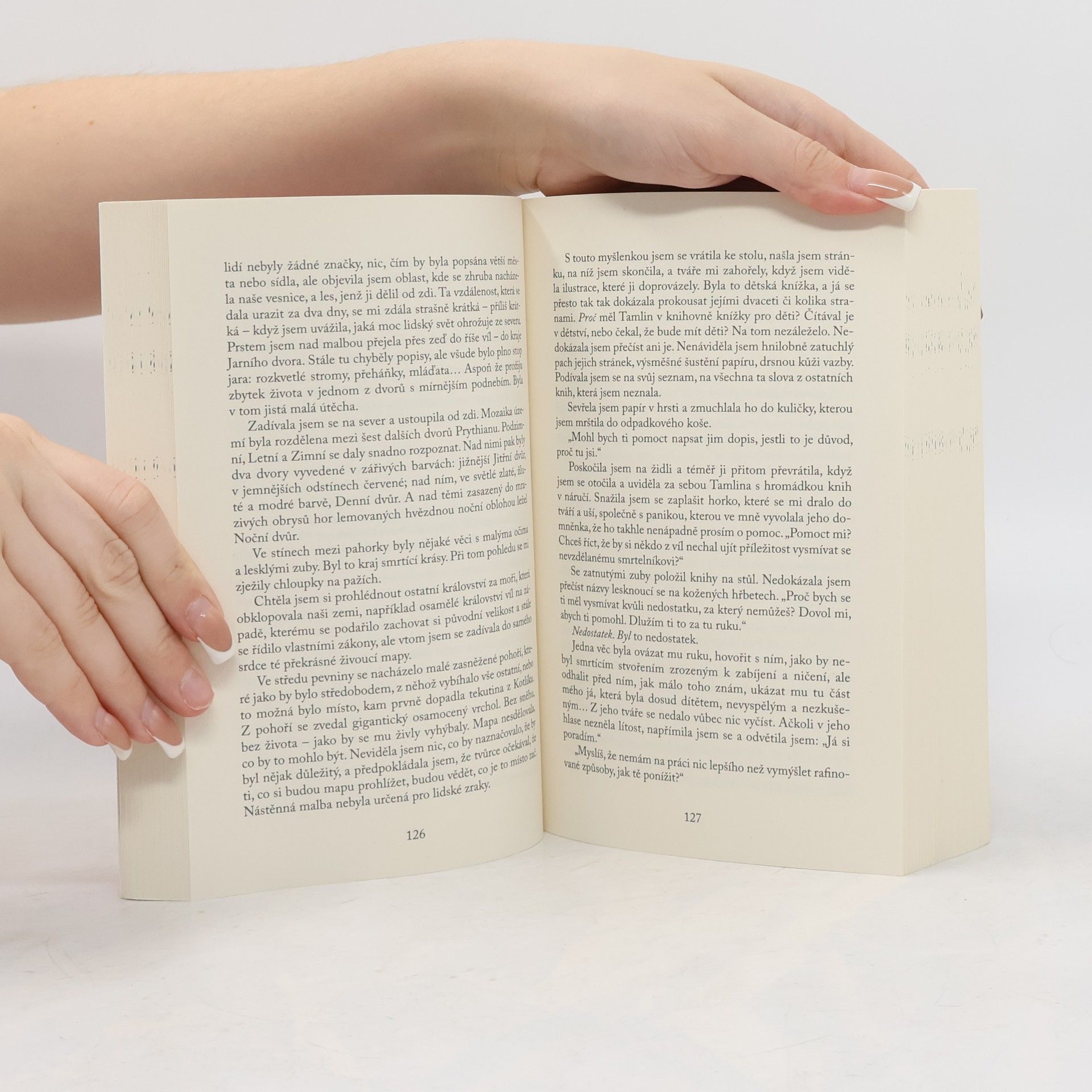 Sarah J. Maas Dvůr trnů a růží