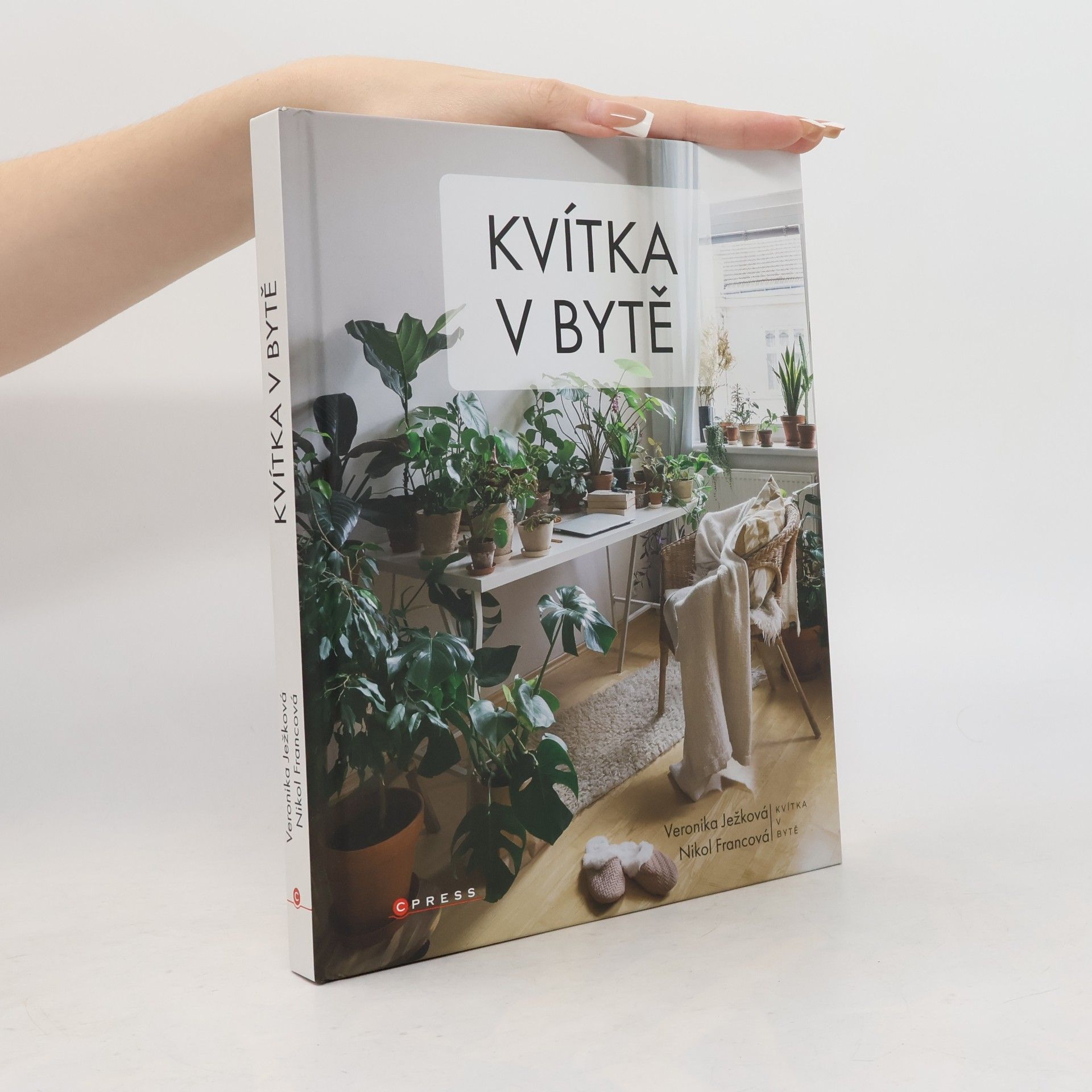 Nikol Francová Kvítka v bytě