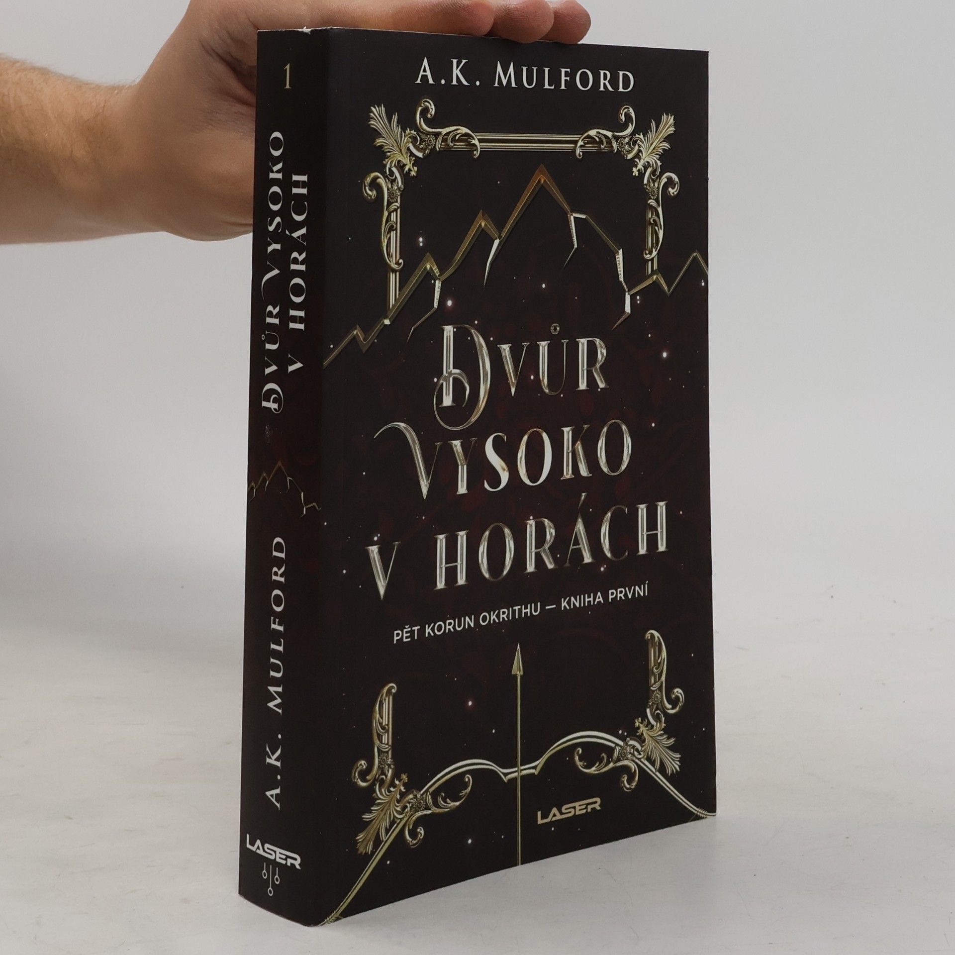 A. K. Mulford Dvůr vysoko v horách
