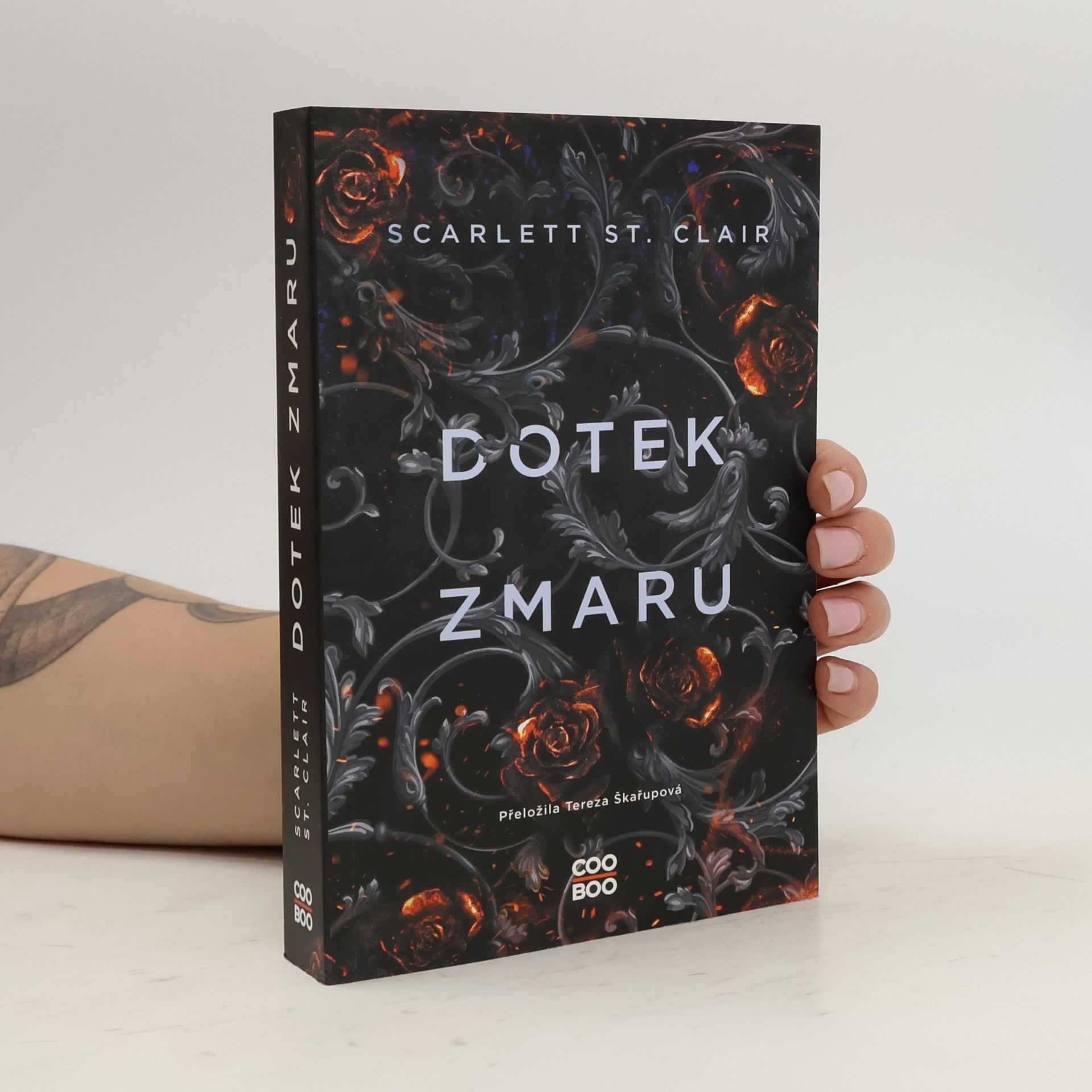 Scarlett St. Clair Dotek zmaru